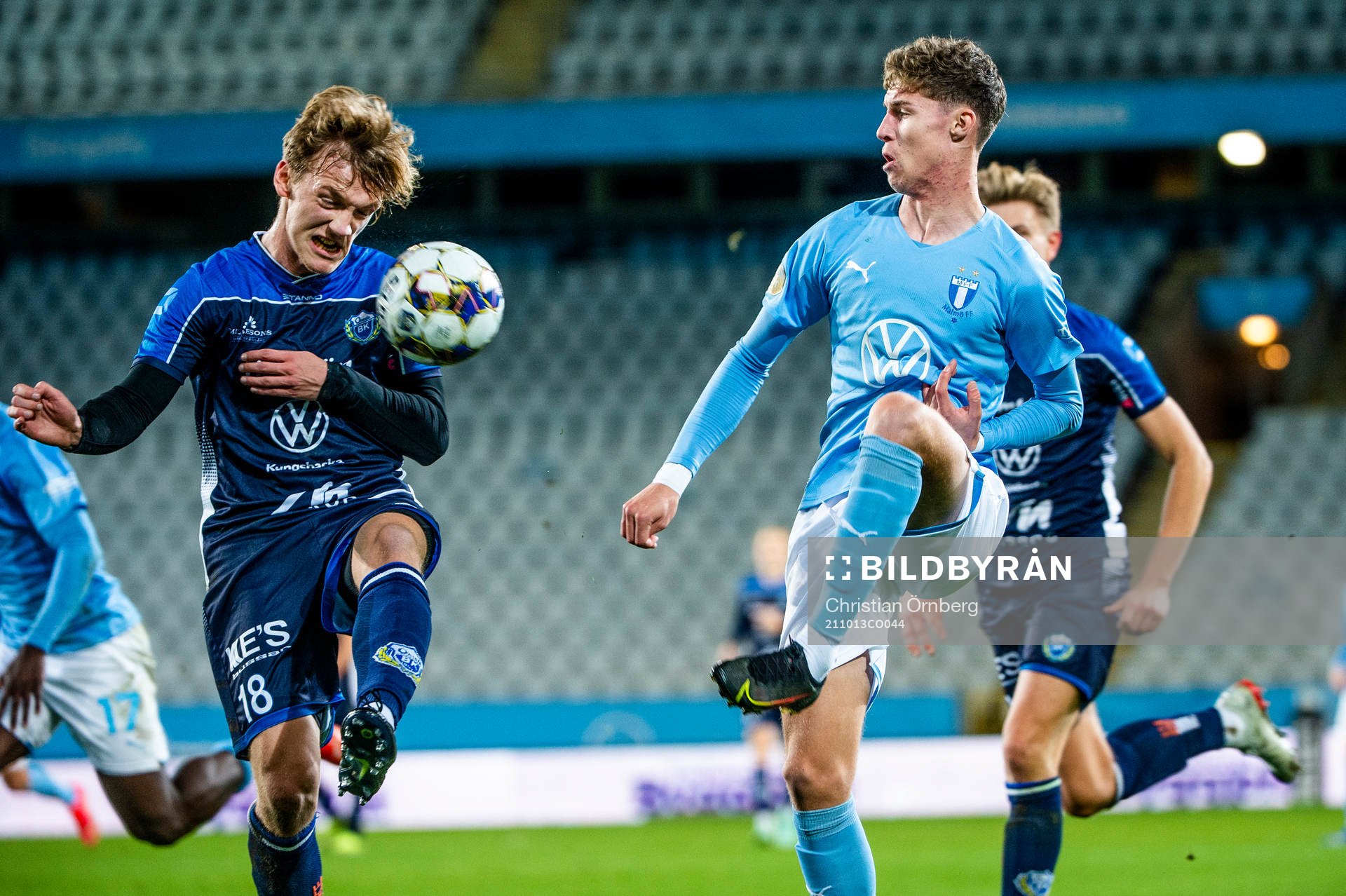 Malmö FFs Samuel Burakovsky mot Onsalas Fredrik Månsson