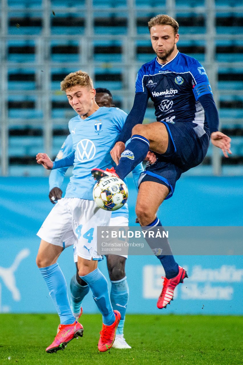 Malmö FFs Hugo Bolin mot Onsalas Gustav Lundgren