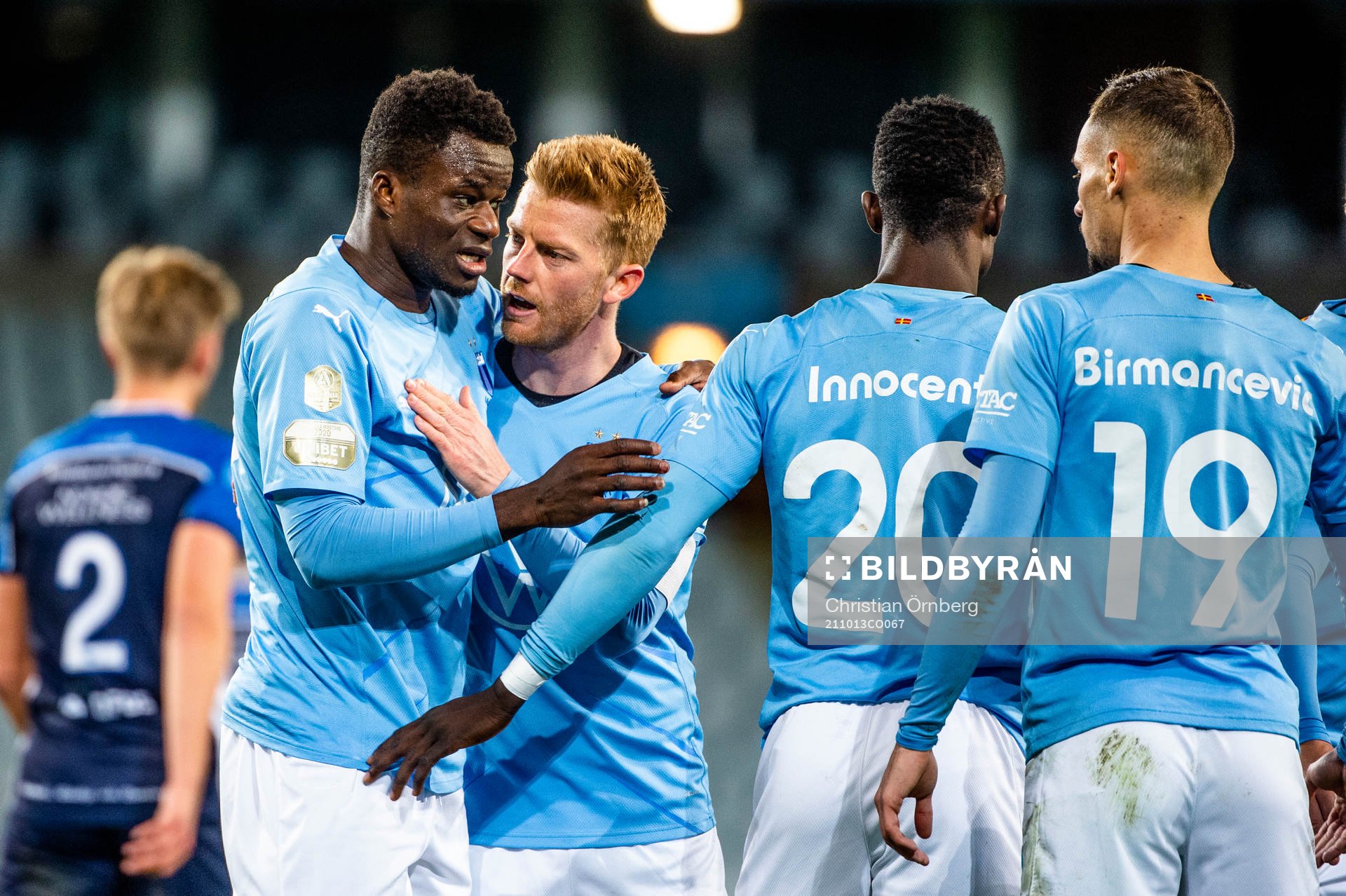 Malmö FFs Malik Abubakari jublar med Anders Christiansen