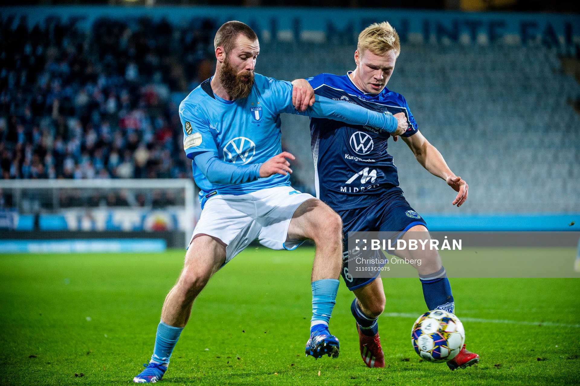 Malmö FFs Jo Inge Berget mot Onsalas Felix Hellberg
