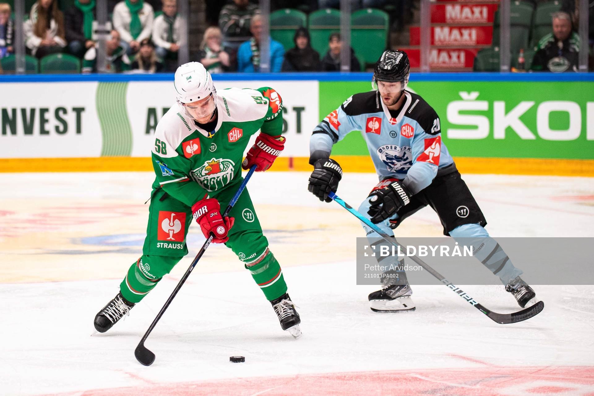 Ryan McKiernan of Rögle  and Mads Eller of SønderjyskE