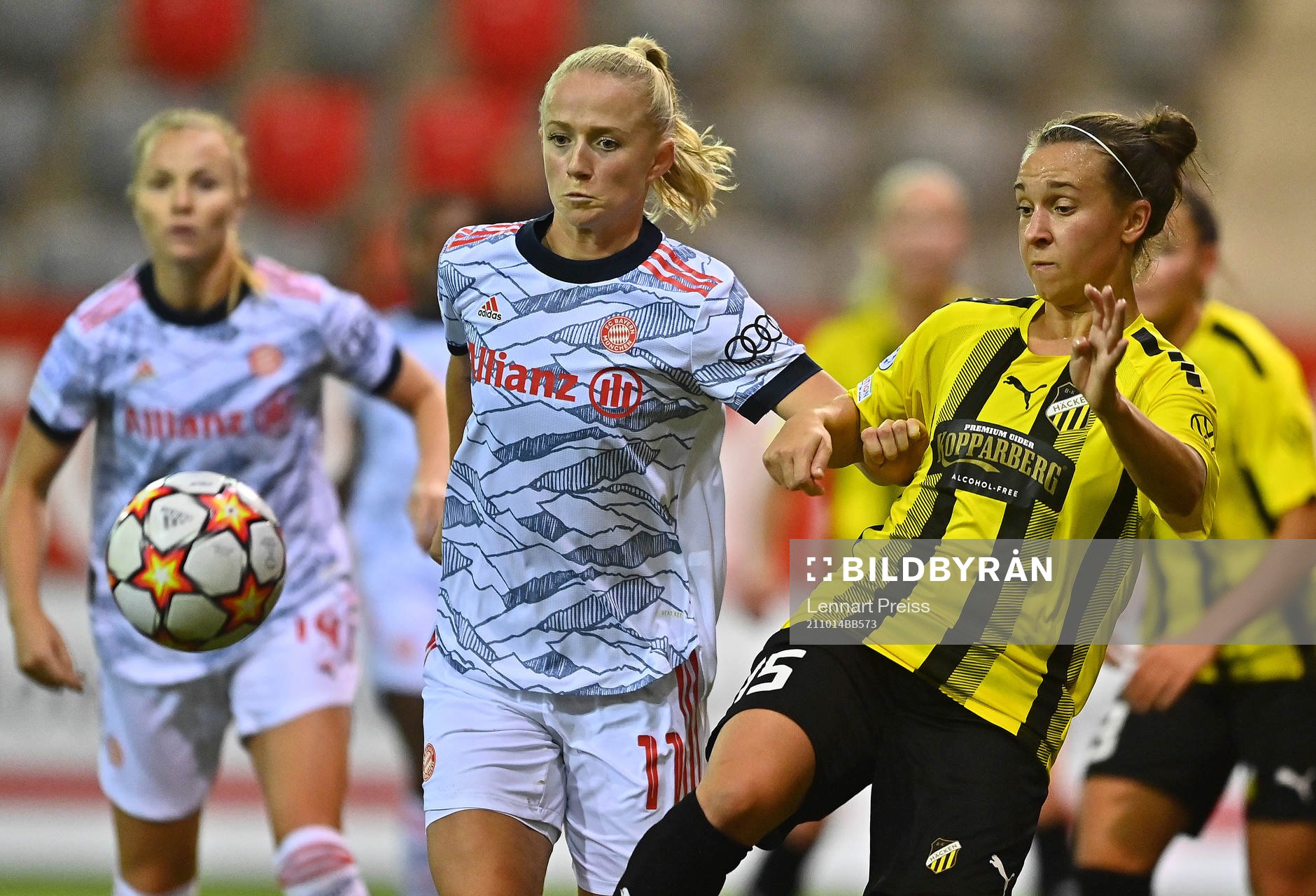Julia Zigiotti Olme of Häcken and Lea Schueller of Bayern