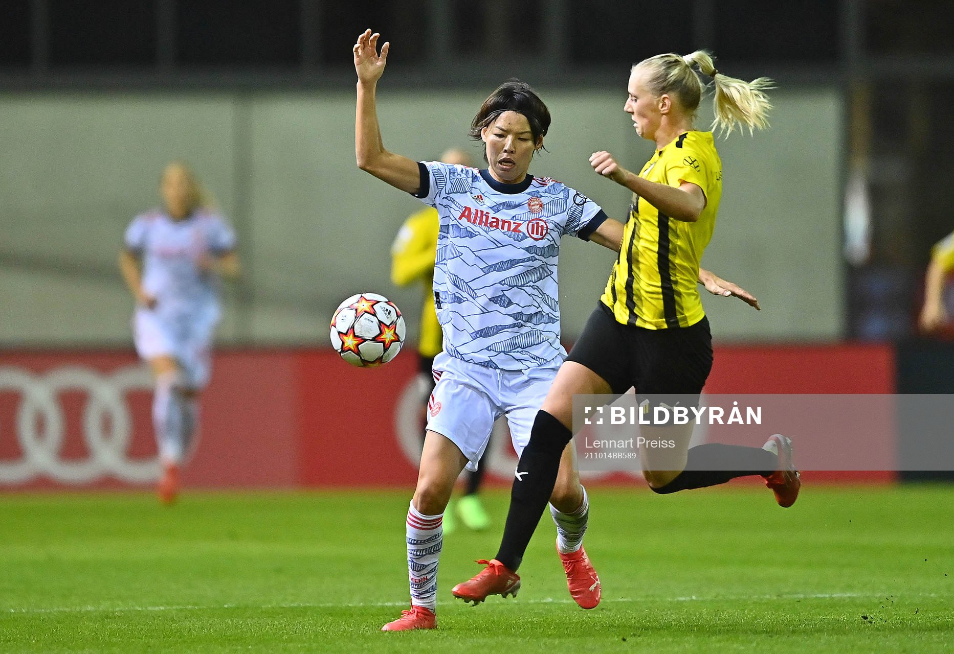 Saki Kumagai of Bayern Muenchen and Stina Blackstenius of