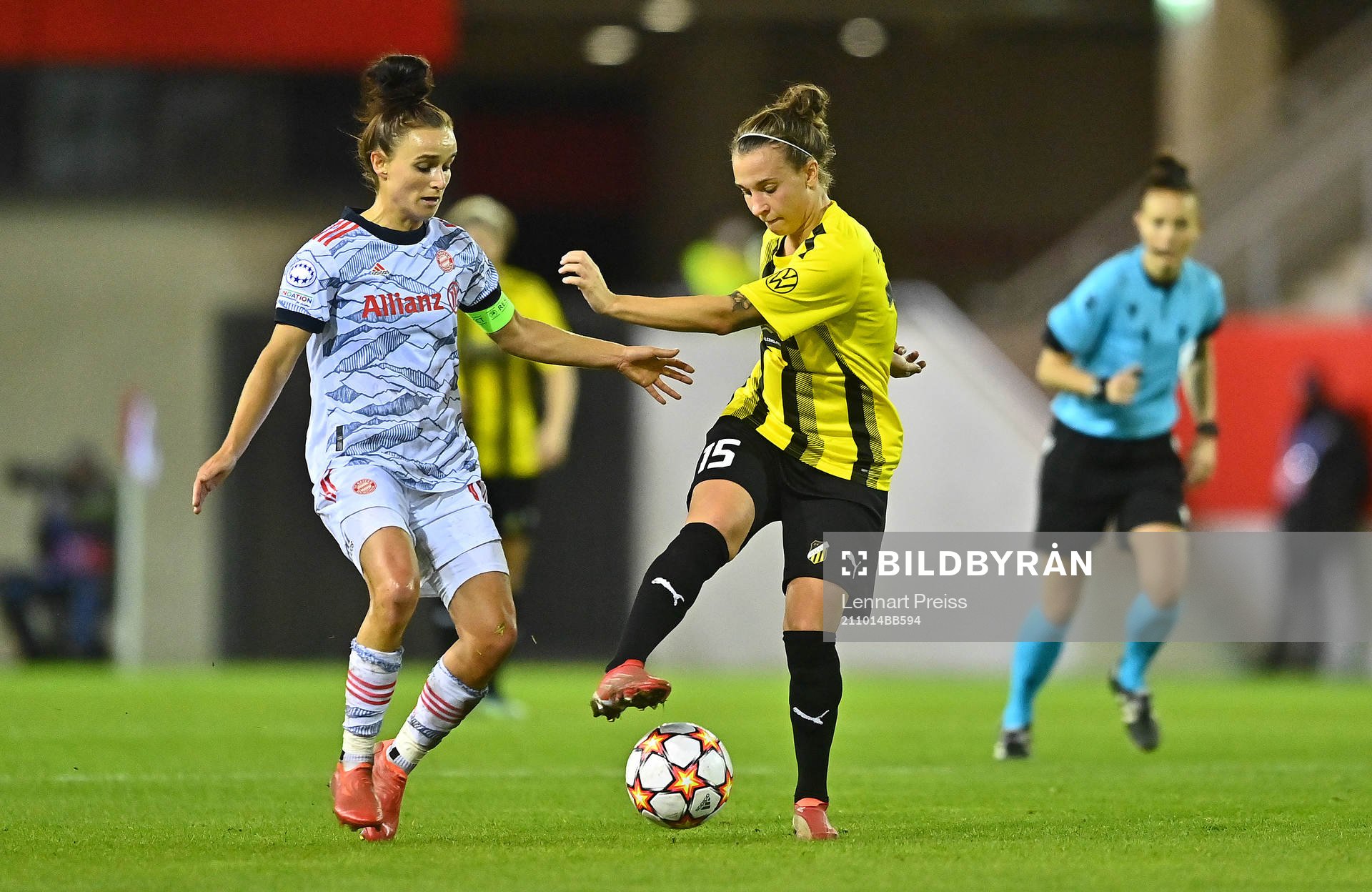 Julia Zigiotti Olme of Häcken and Lina Magull of Bayern