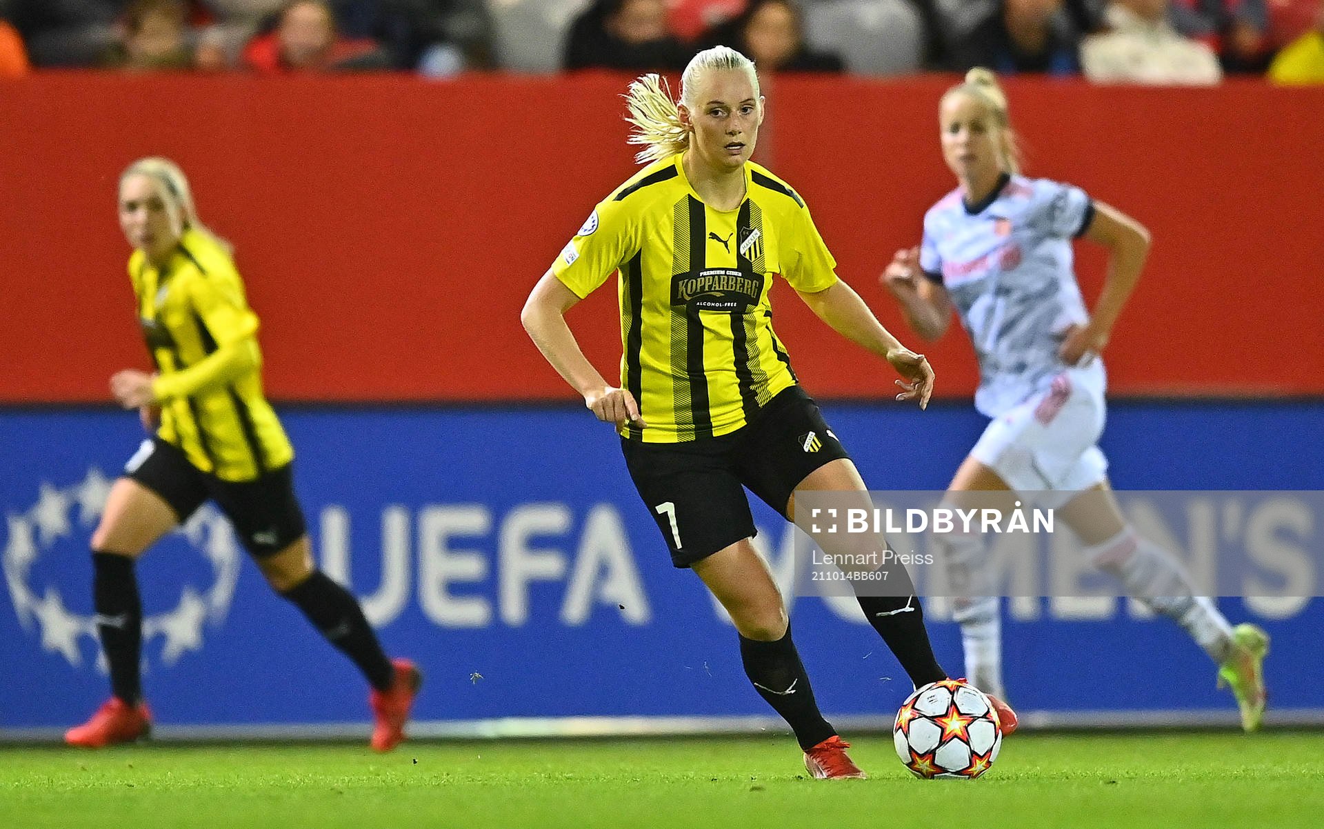 Stina Blackstenius of Häcken during the UEFA Women's Champions League football match between Bayern Muenchen and Häcken on October 14, 2021 in Muenchen.