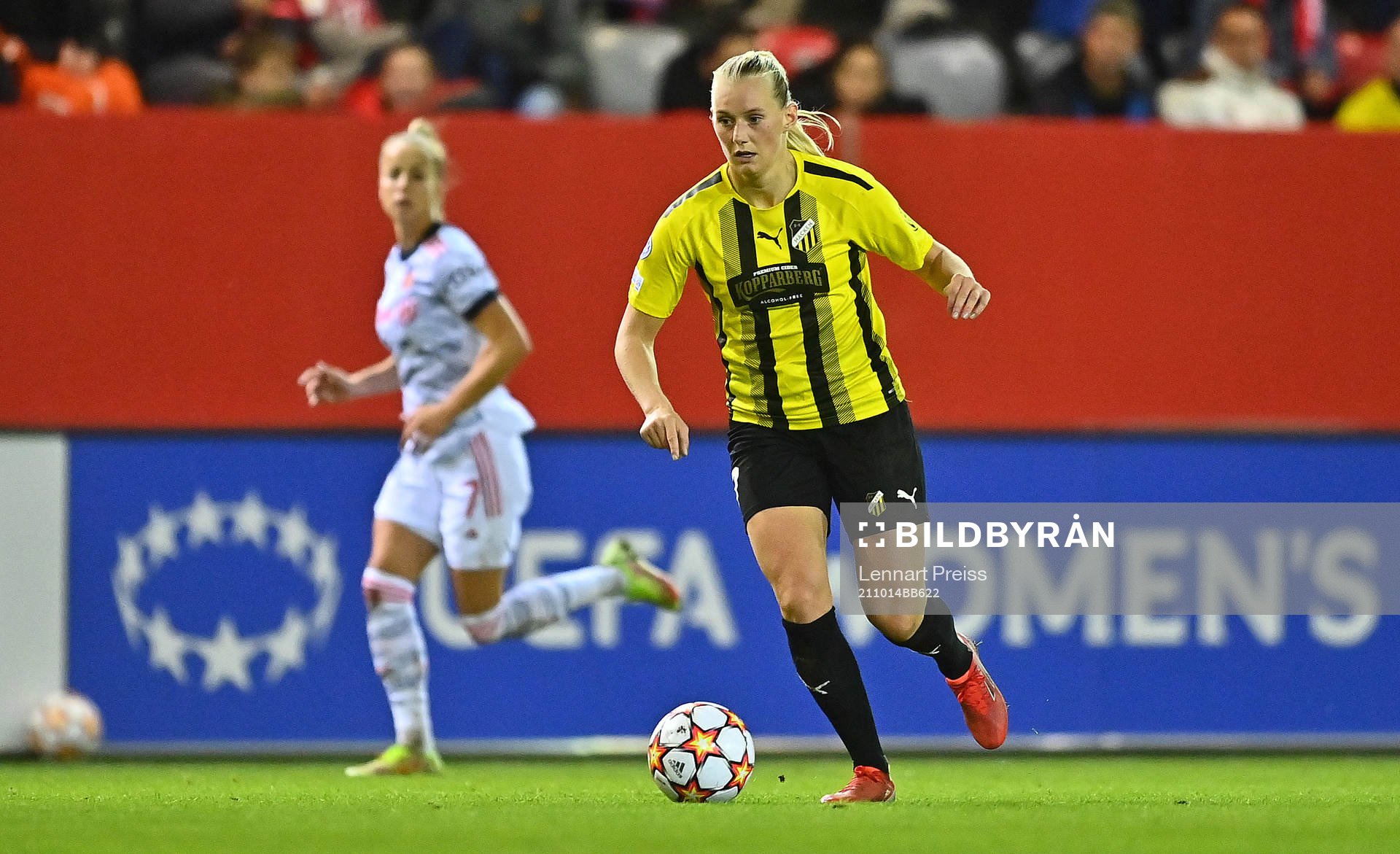 Stina Blackstenius of Häcken during the UEFA Women's Champions League football match between Bayern Muenchen and Häcken on October 14, 2021 in Muenchen.