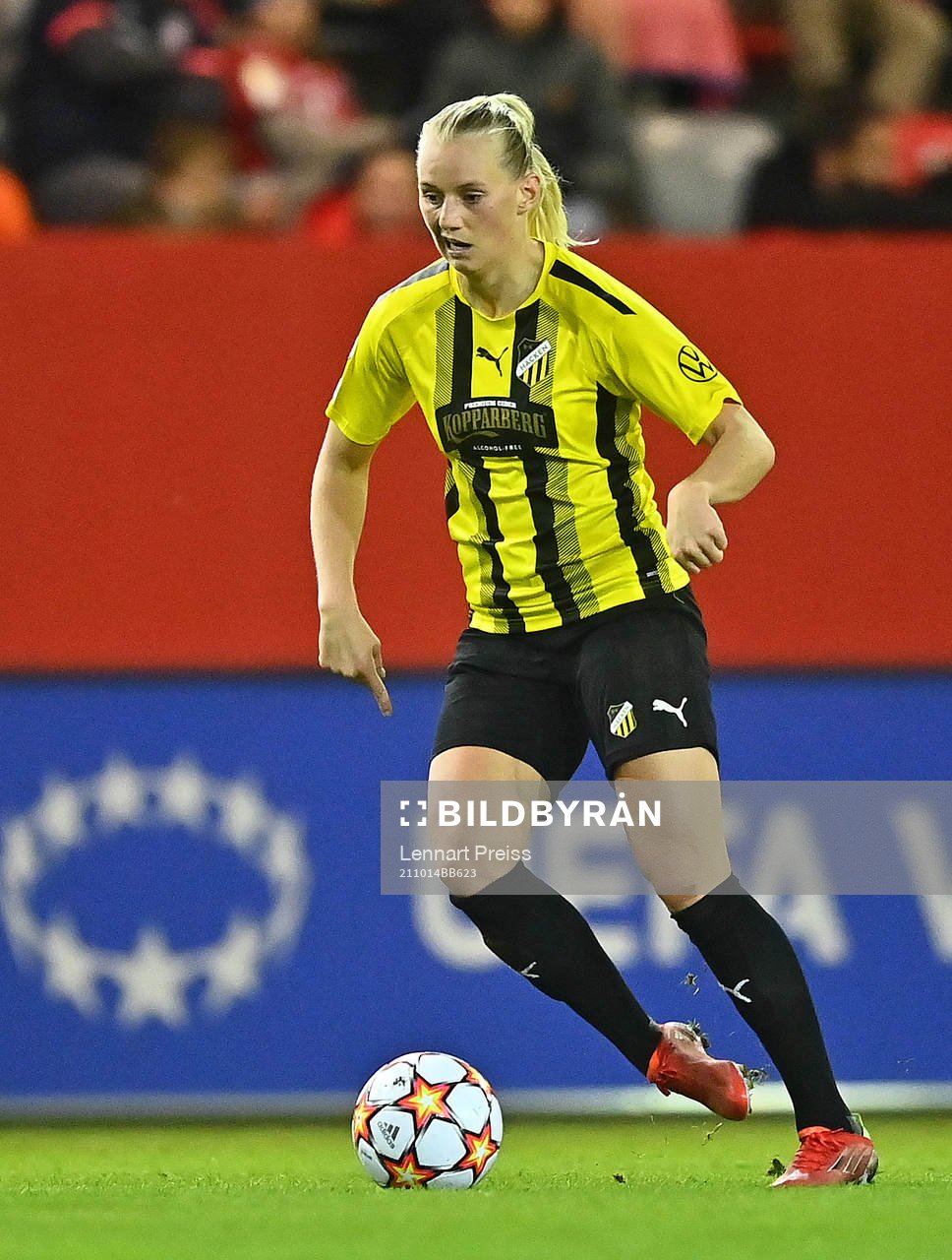 Stina Blackstenius of Häcken during the UEFA Women's Champions League football match between Bayern Muenchen and Häcken on October 14, 2021 in Muenchen.