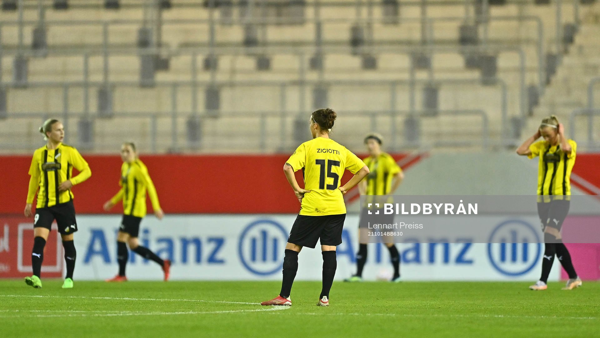 Julia Zigiotti Olme of Häcken looks dejected