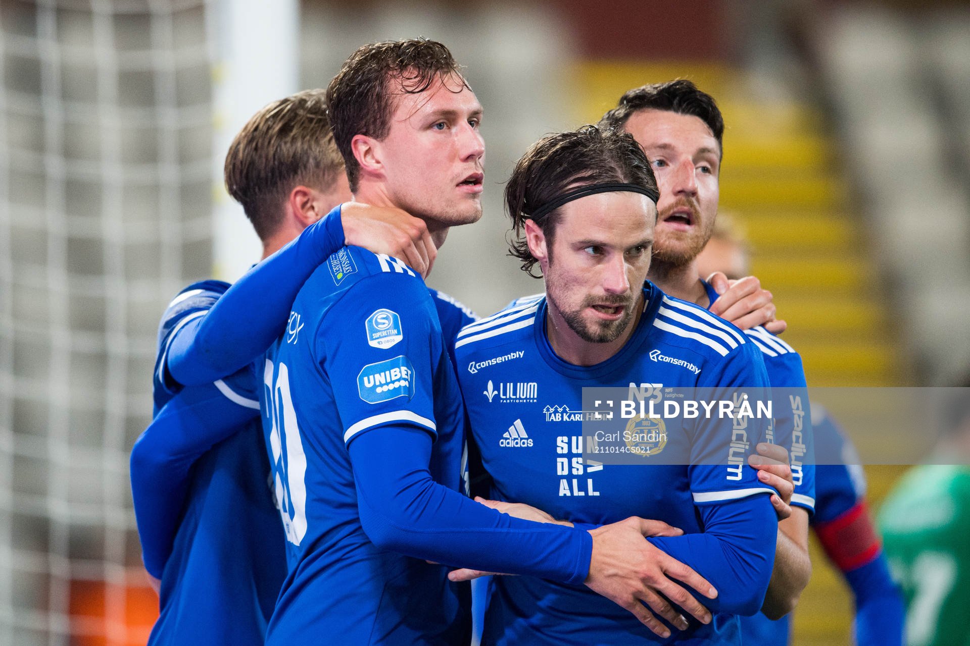Sundsvalls Niklas Dalhström jublar med lagkamrater