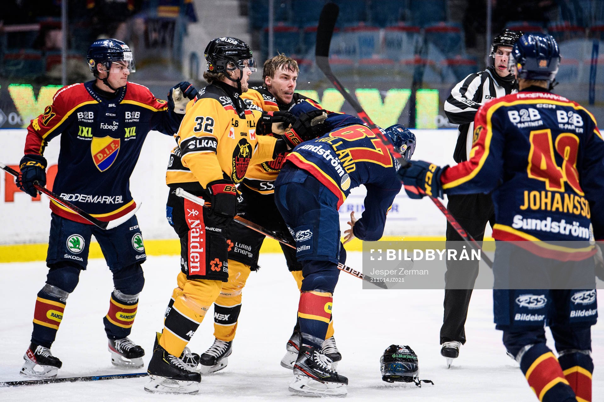 Luleås Fredrik Styrman och Djurgårdens Peter Holland i