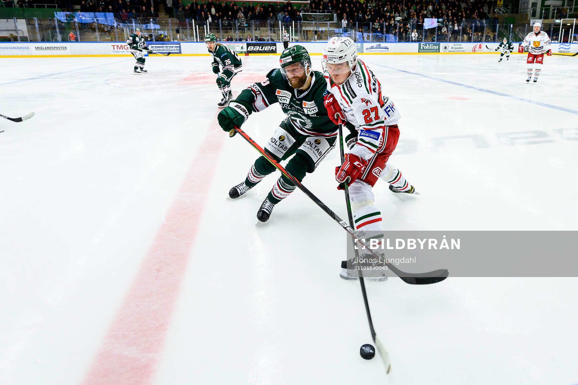 Joachim Nermark tacklar Moras Isac Andersson