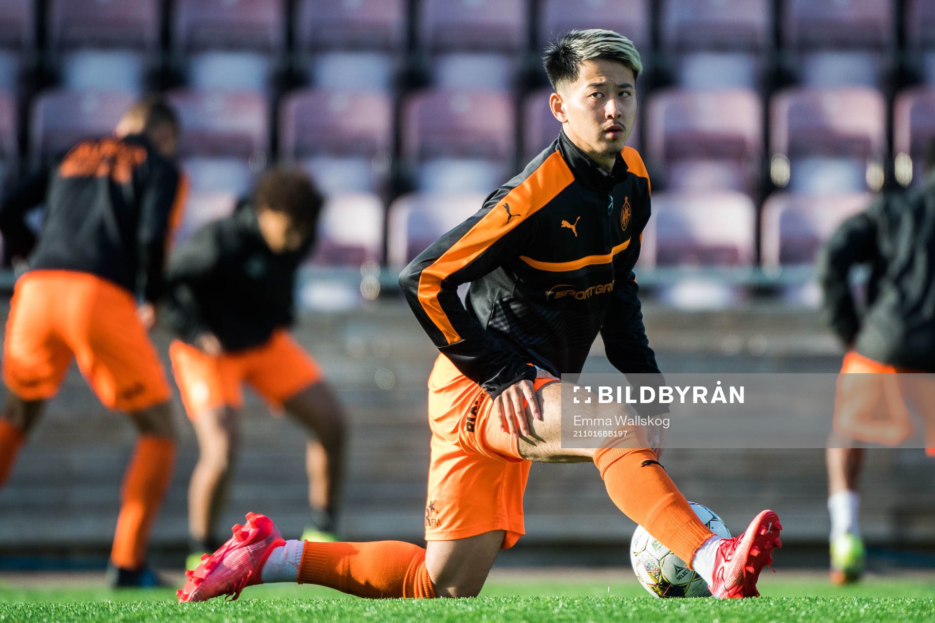 AFC Eskilstunas spelare innan fotbollsmatchen i Superettan