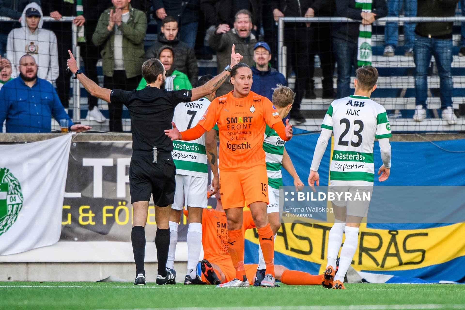 AFC Eskilstunas Felix Michel reagerar