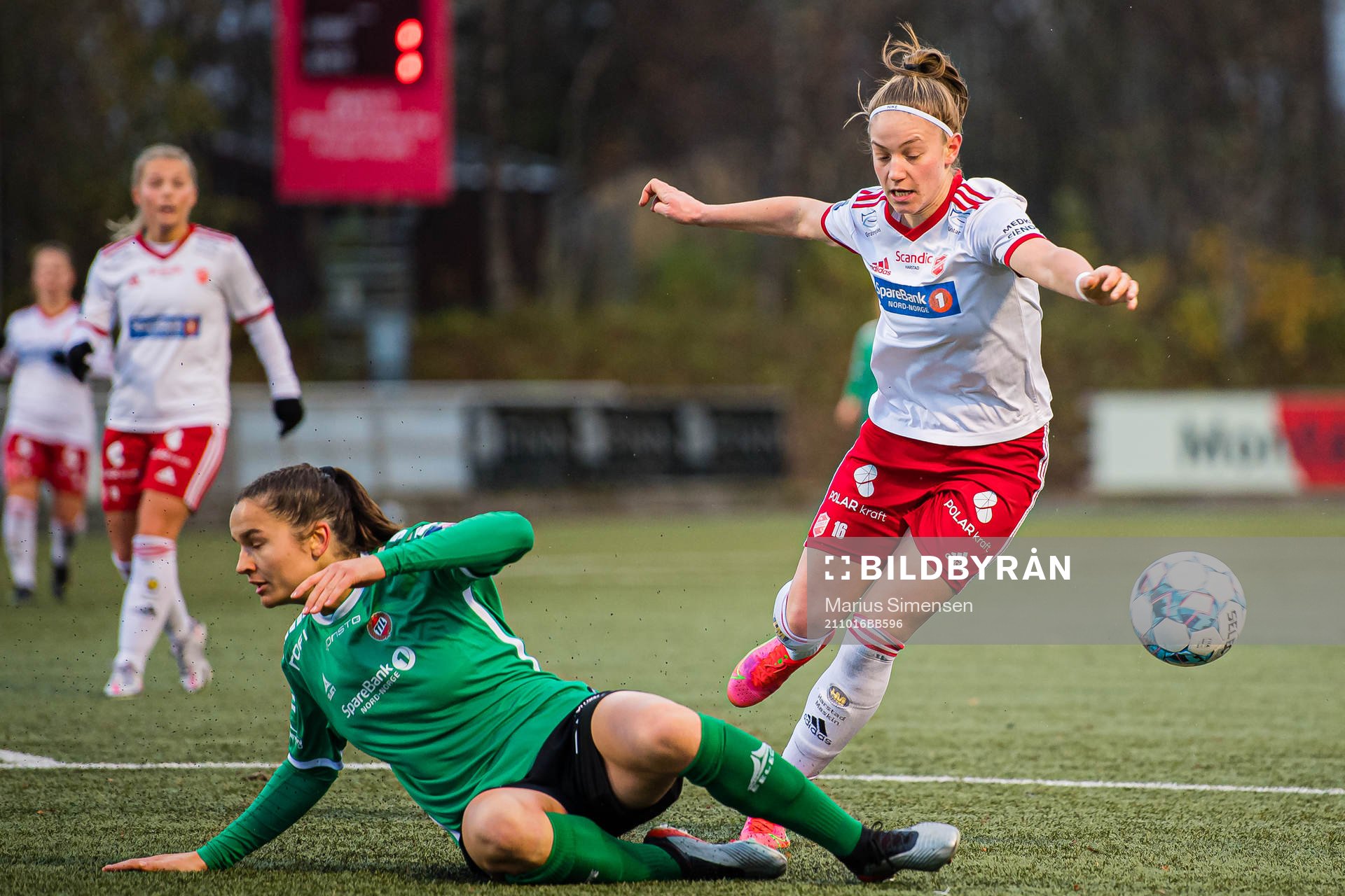 Synne Vatshelle Raa of Fløya and Jelena Karlicic of Medkila