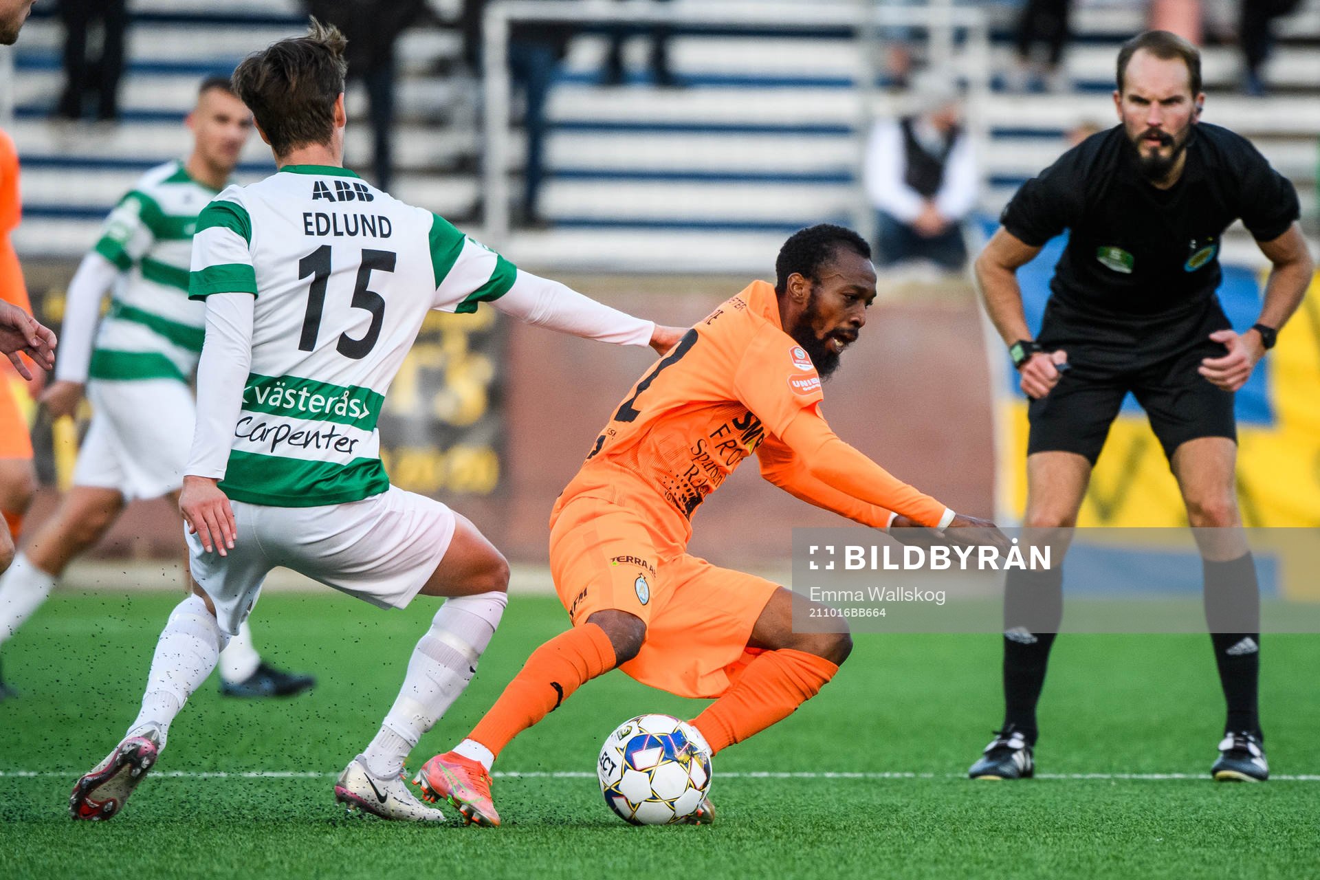 Västerås Olle Edlund och AFC Eskilstunas Ibrahim Blati