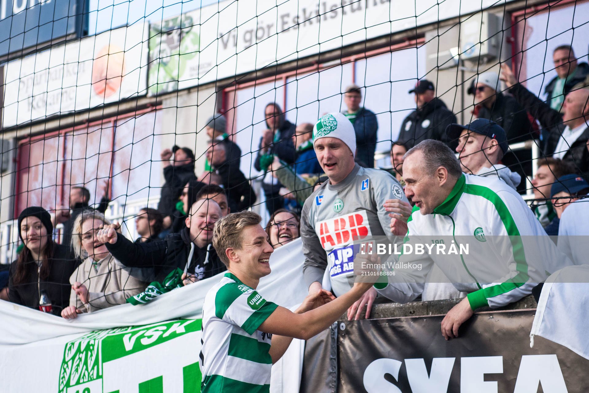 Västerås Simon Gefvert jublar med publiken