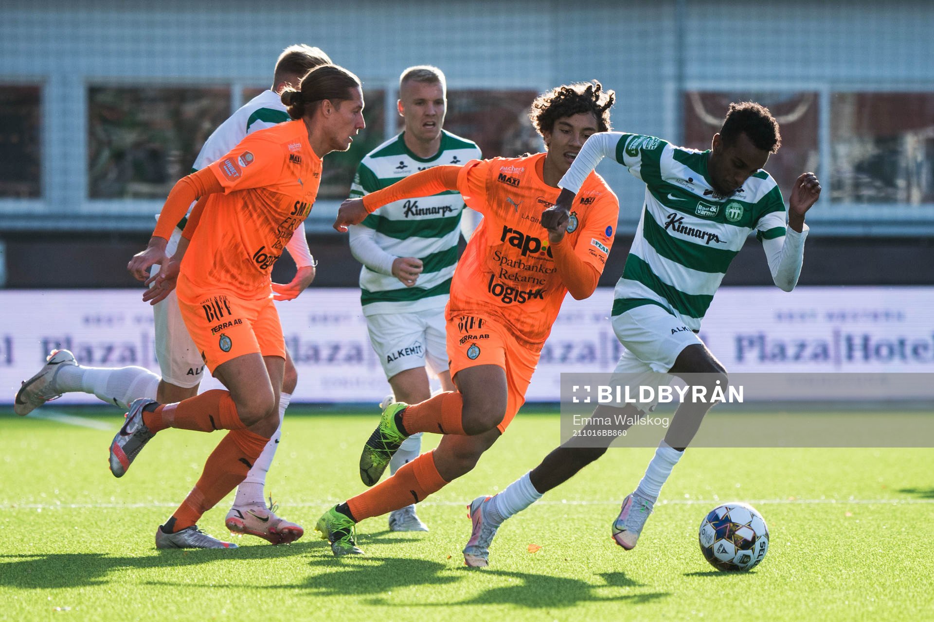 Västerås Taha Abdi Ali och AFC Eskilstunas Felix Michel