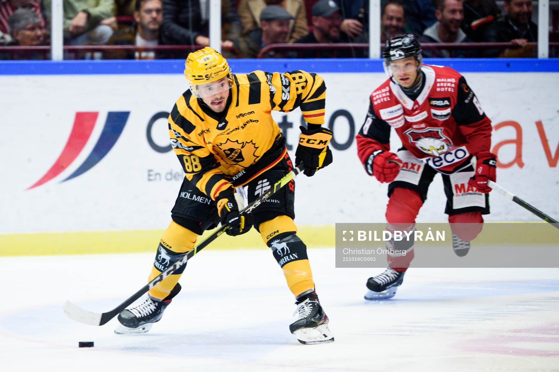 Skellefteås Jayce Hawryluk och Malmö Redhawks Johan