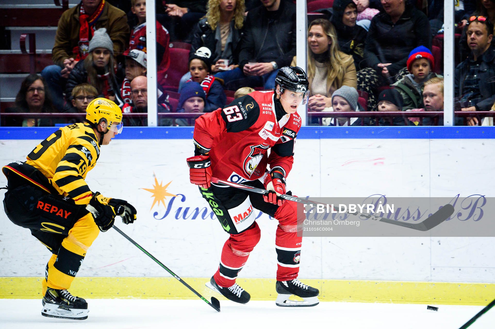 Skellefteås Filip Roos och Malmö Redhawks Fredrik