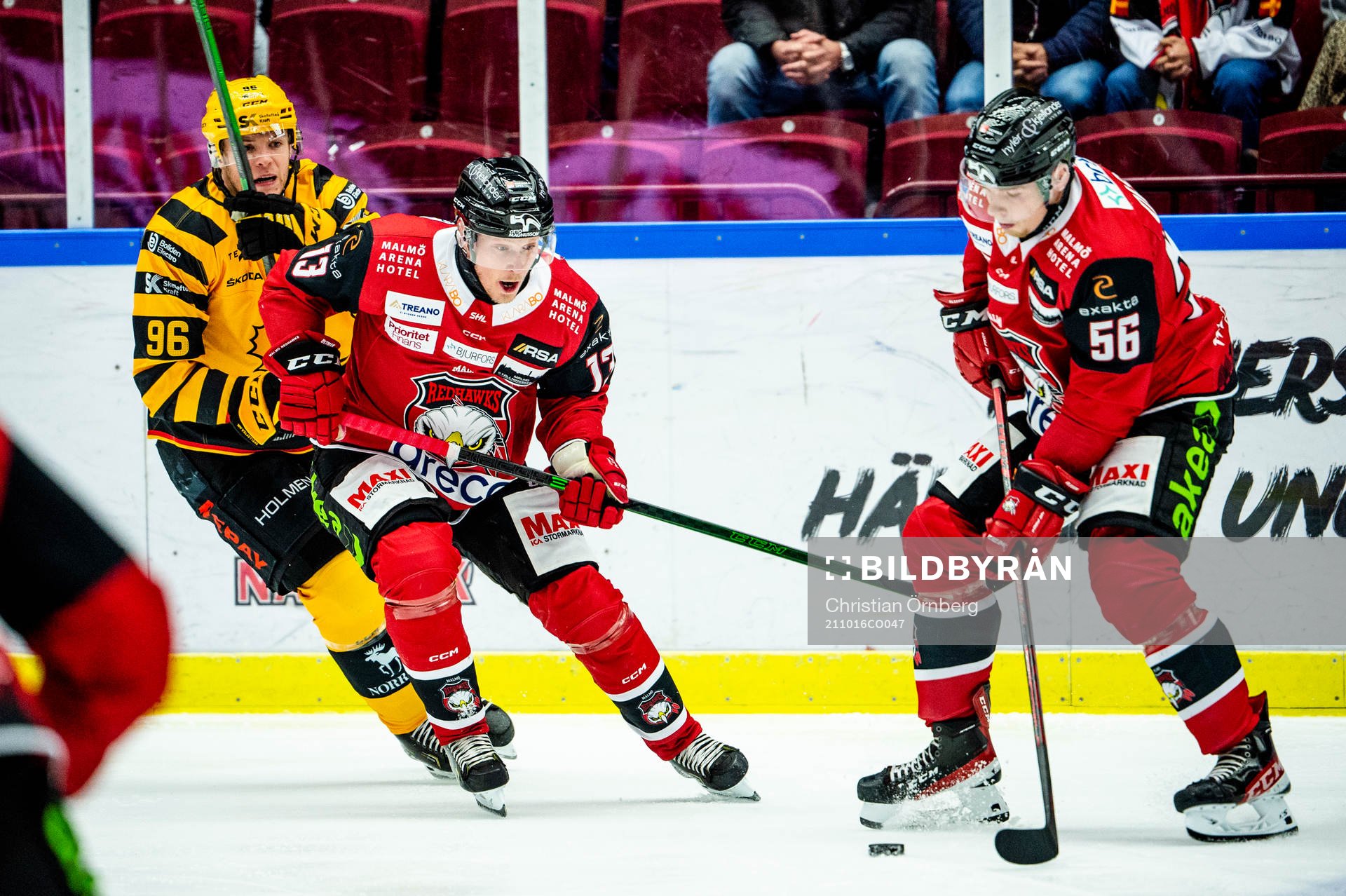 Malmö Redhawks Kalle Östman och Anton Olsson mot