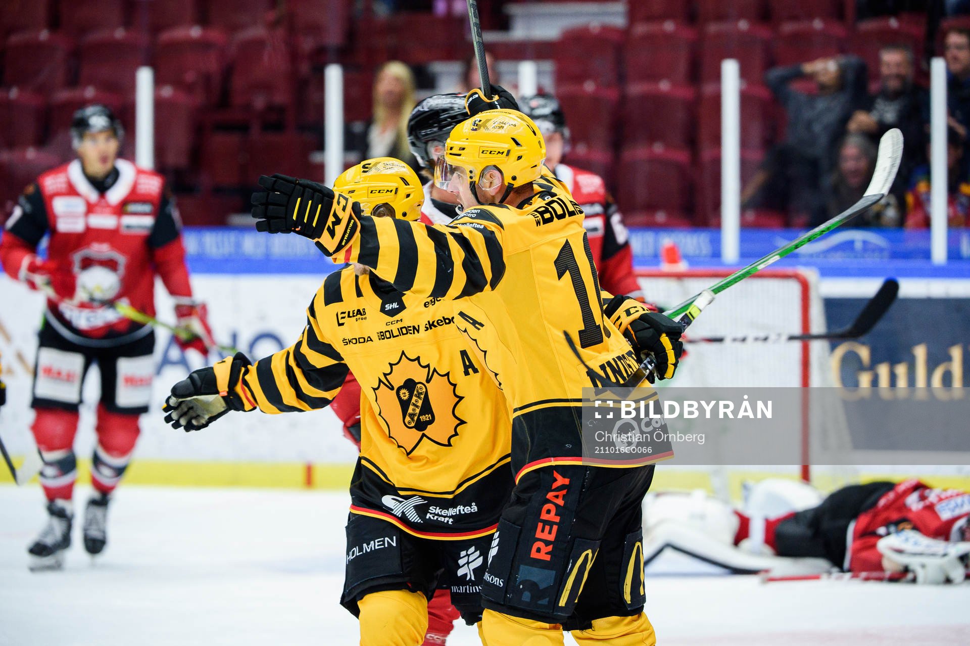 Skellefteås Joakim Lindström jublar