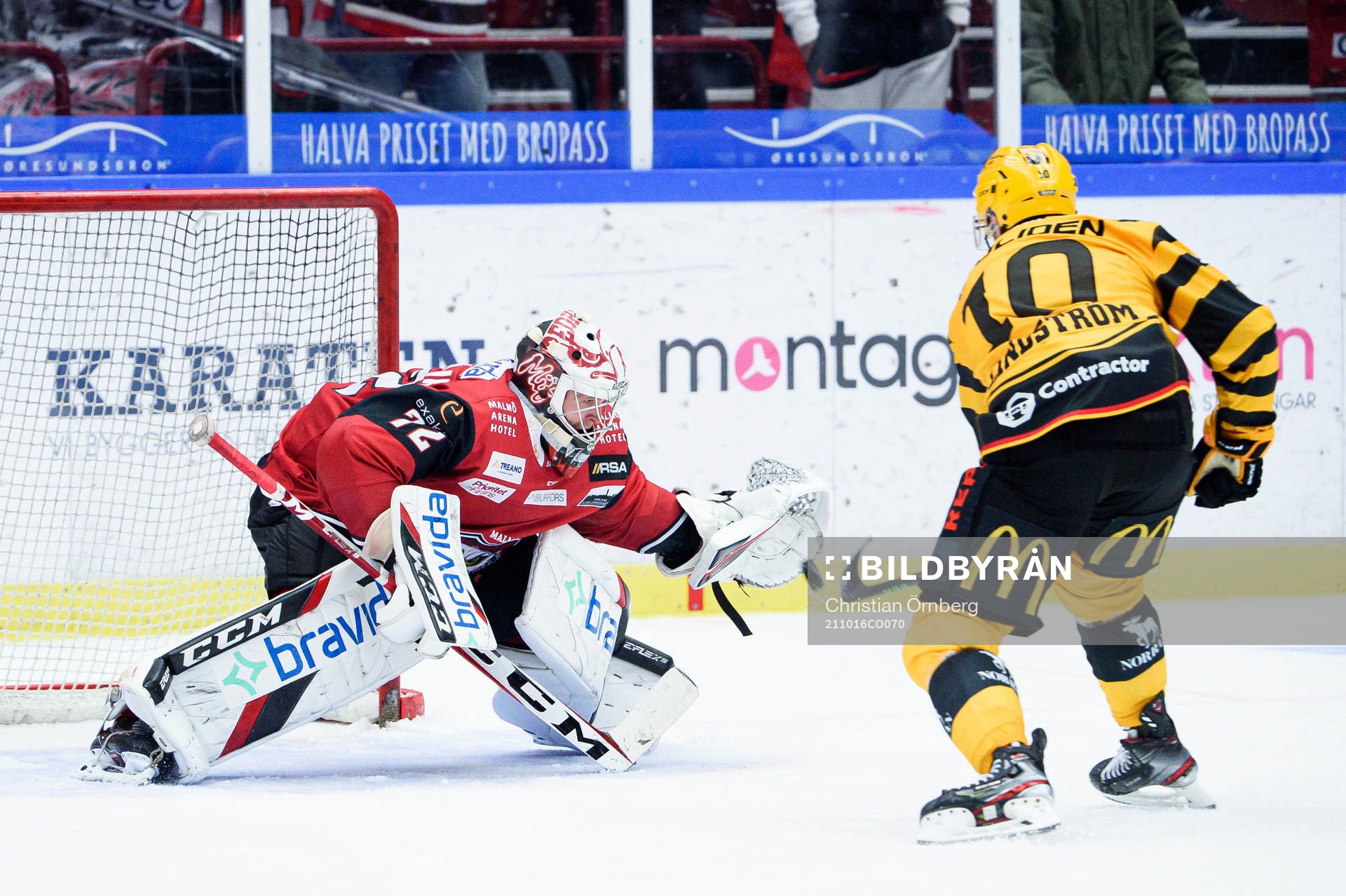 Malmö Redhawks målvakt Daniel Marmenlind och Skellefteås