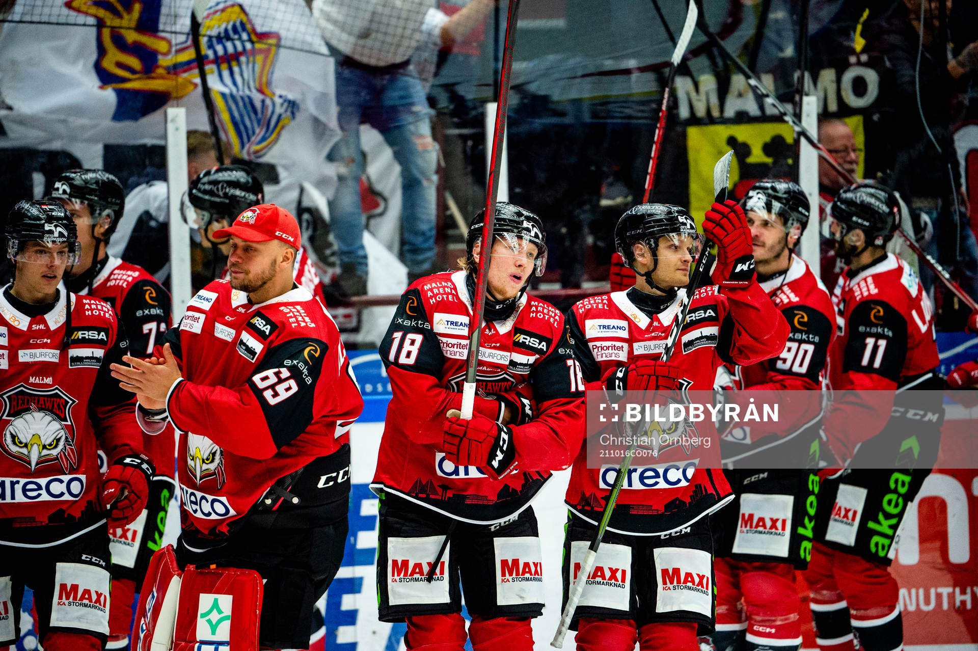 Malmö Redhawks Marcus Sylvegård jublar med lagkamraterna