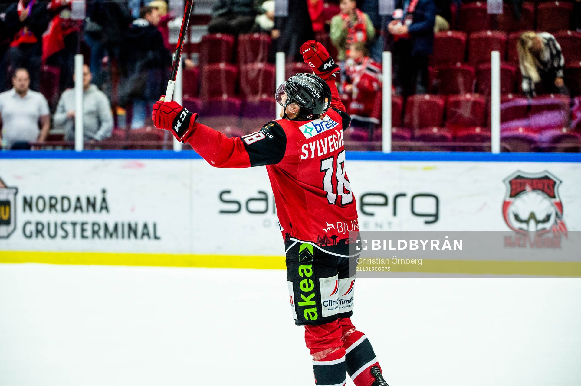 Malmö Redhawks Marcus Sylvegård jublar