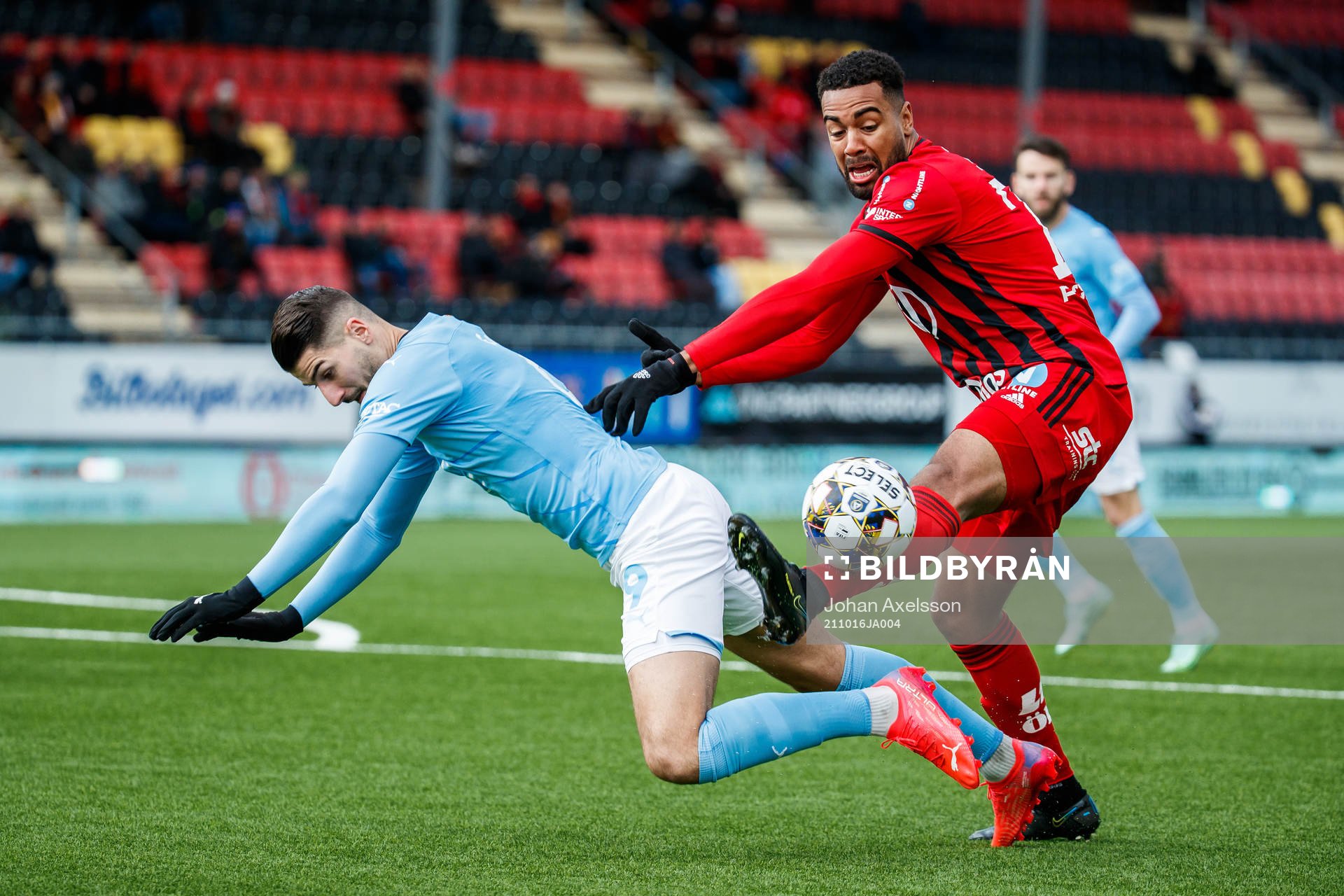 Malmö FFs Antonio Colak och Östersunds Noah Sonko Sundberg