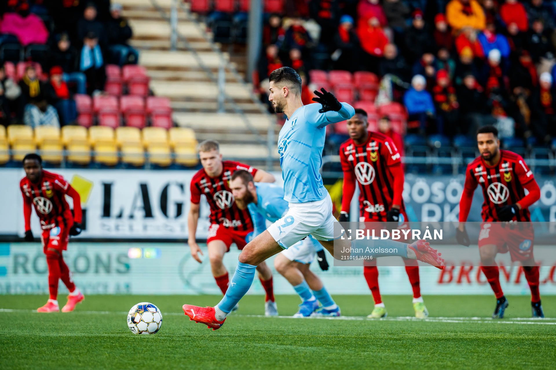 Malmö FFs Antonio Colak gör 0-1 på straffspark