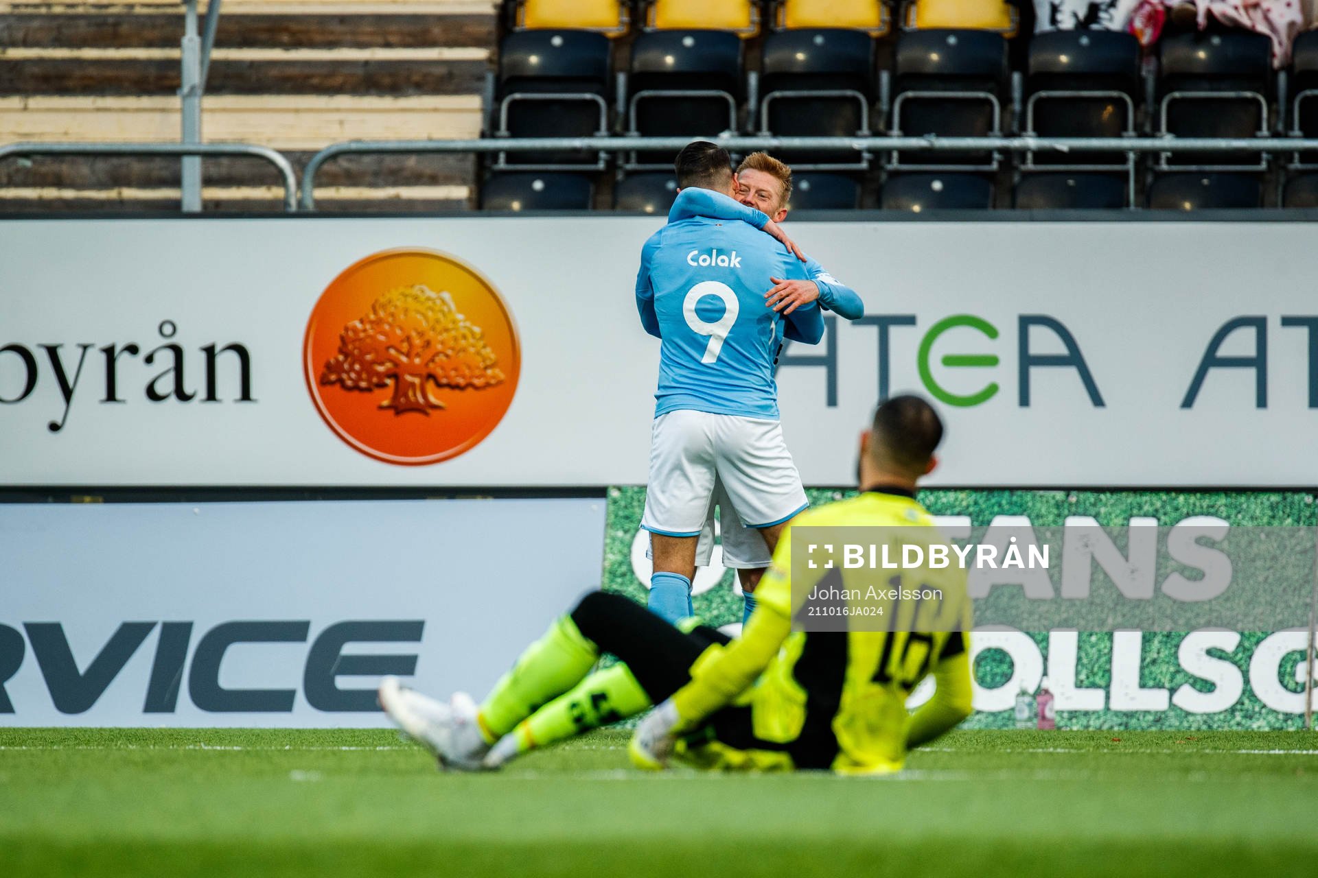 Malmö FFs Anders Christiansen jublar med Antonio Colak