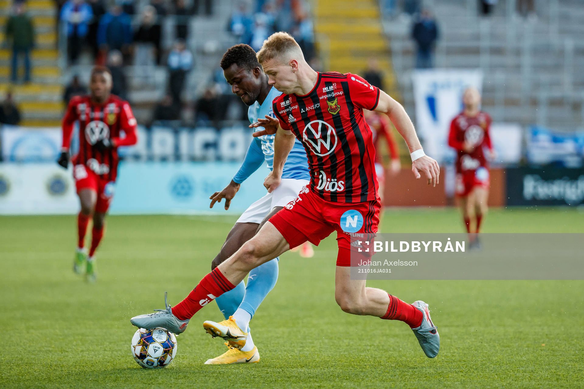 Malmö FFs Malik Abubakari och Östersunds Eirik Haugan