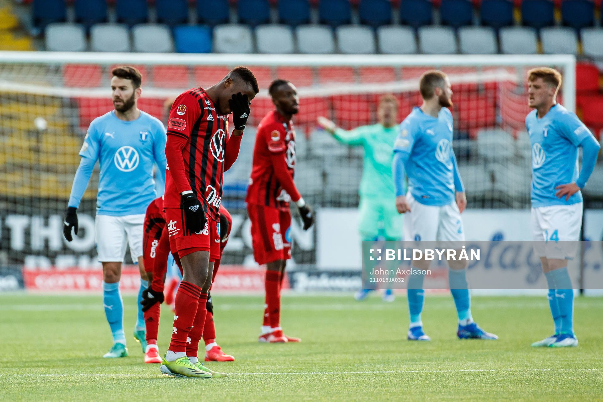 Östersunds Patrick Kpozo deppar