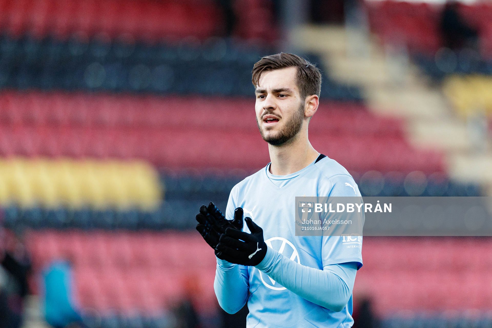 Malmös Adi Nalic jublar efter fotbollsmatchen i Allsvenskan mellan Östersund och Malmö FF den 16 oktober 2021 i Östersund. 