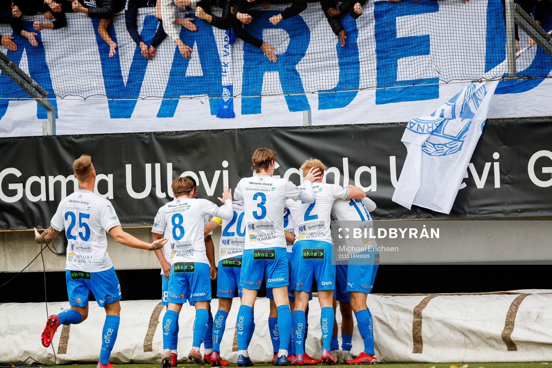 Värnamos spelare jublar