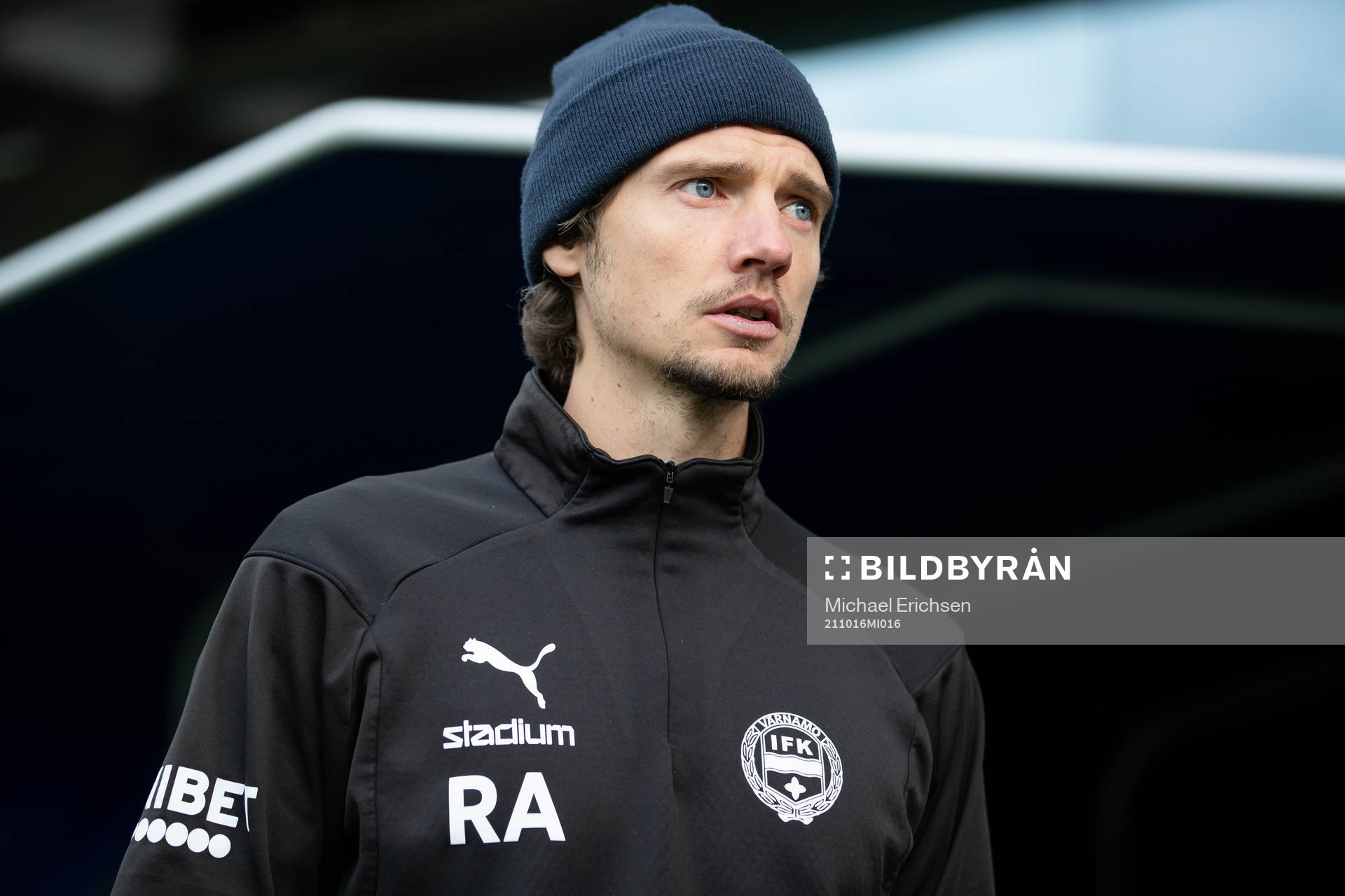 Värnamos tränare Robin Asterhed innan fotbollsmatchen i