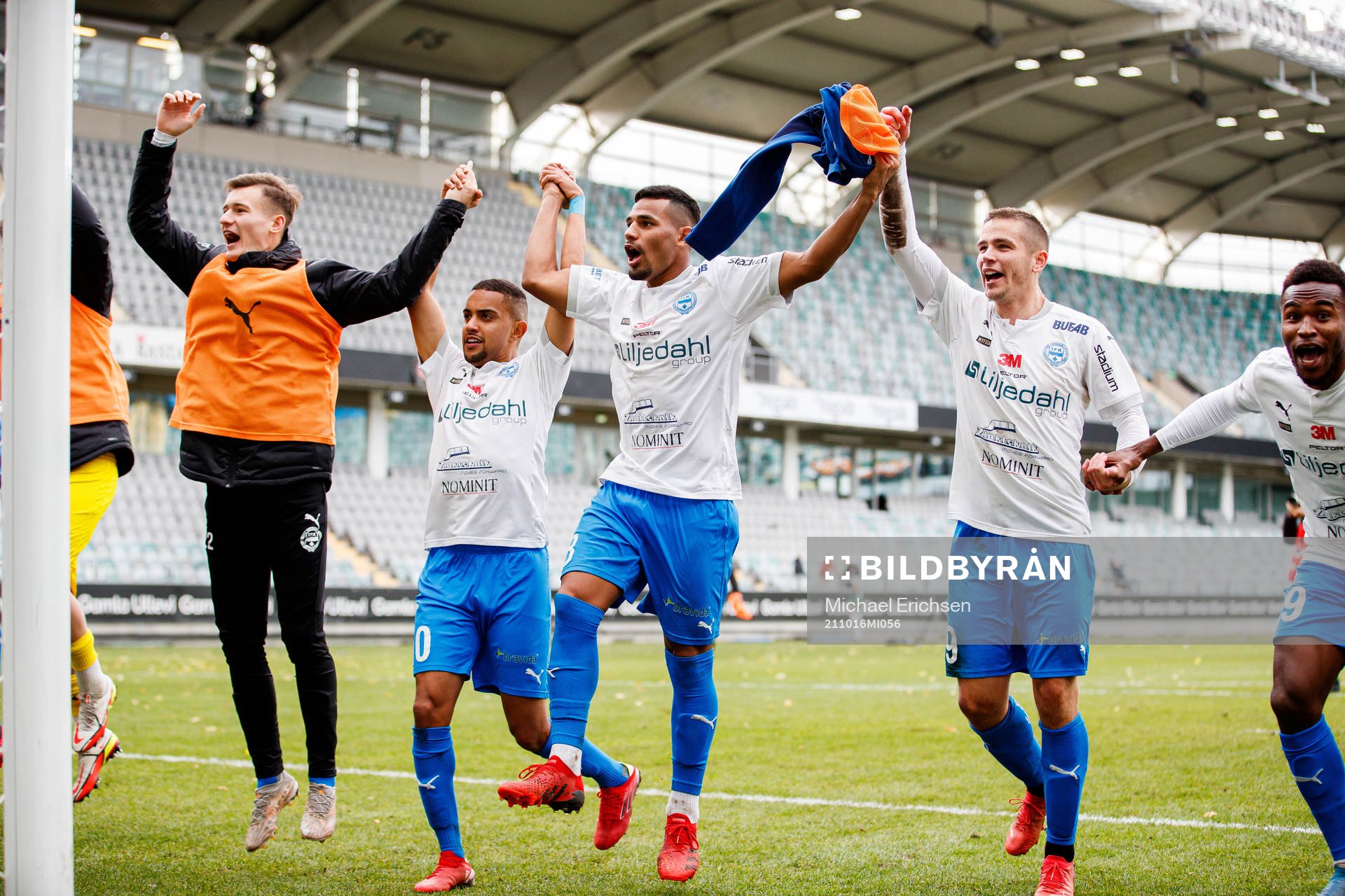 Värnamos spelare jublar