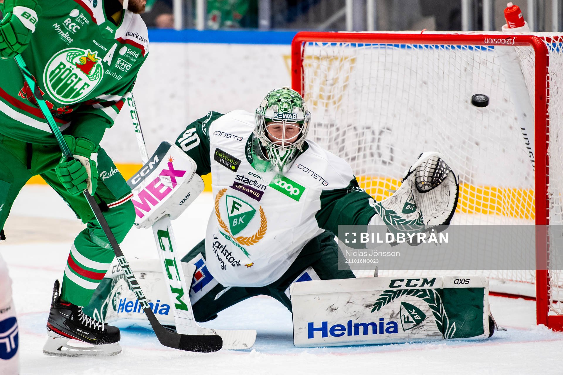 Rögles Adam Tambellini gör 2-1 (ejbild) på Färjestads