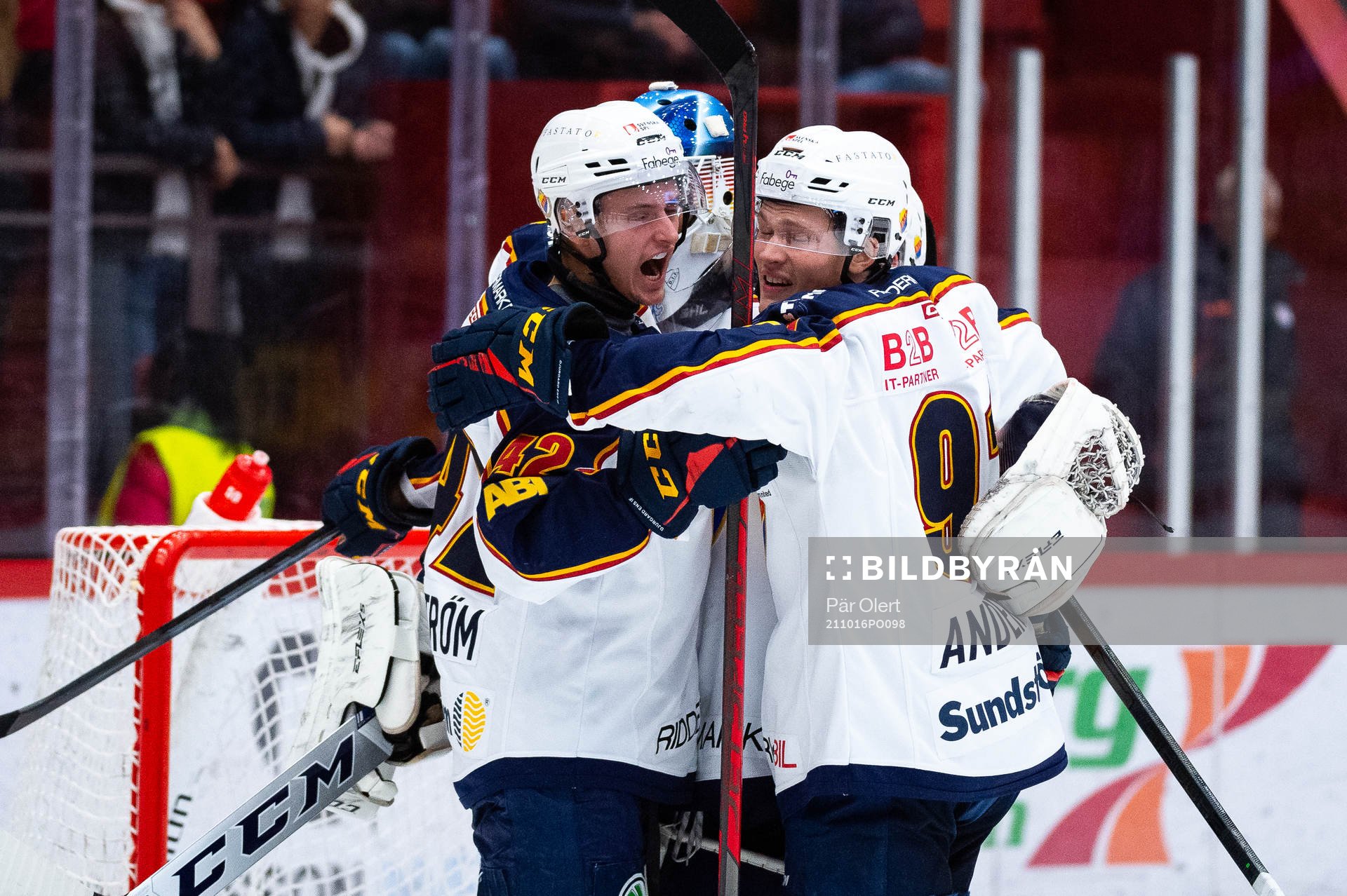 Djurgårdens Ludvig Hedström och Linus Andersson jublar
