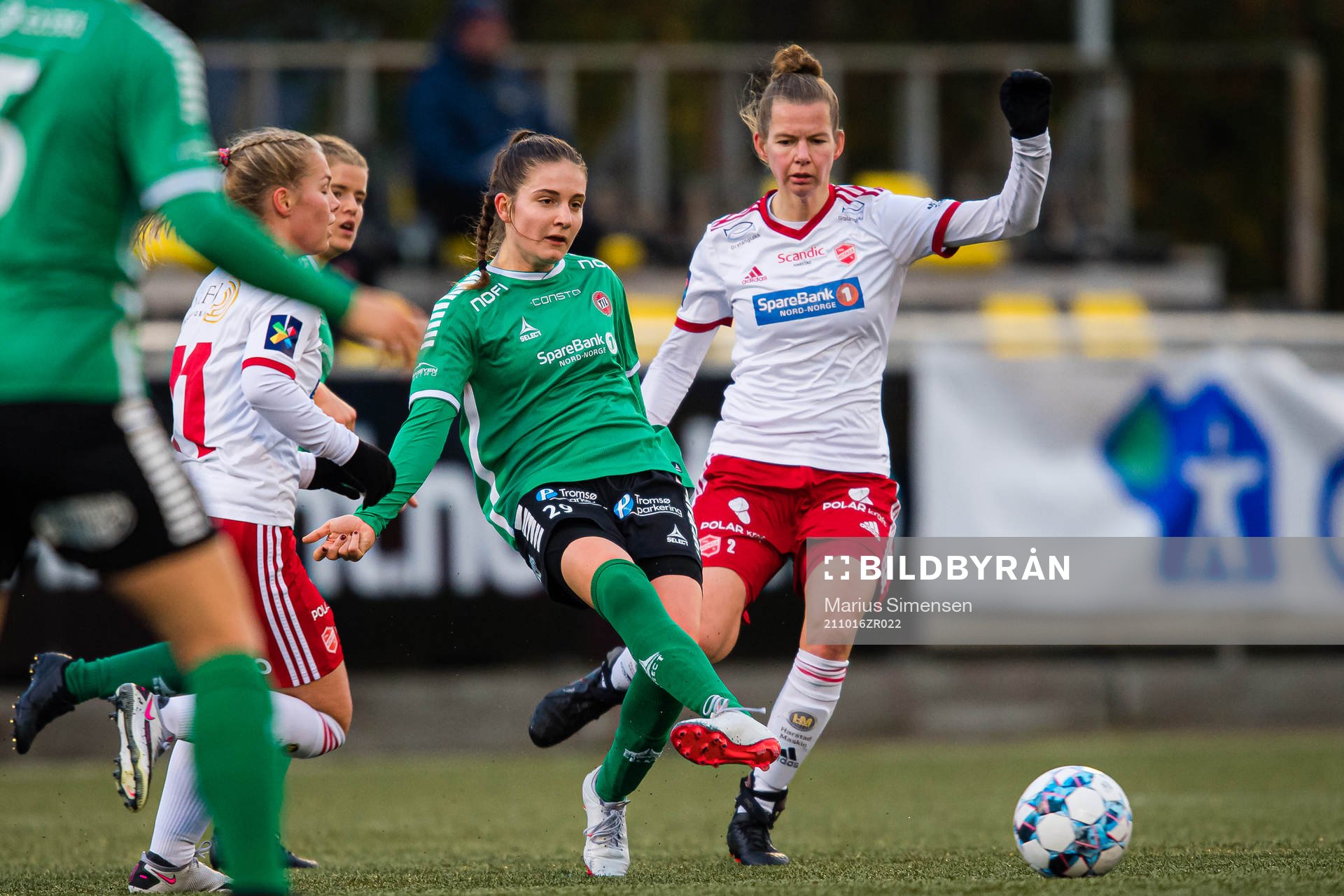 Naina Maria Inauen of Fløya and Kim Dolstra of Medkila