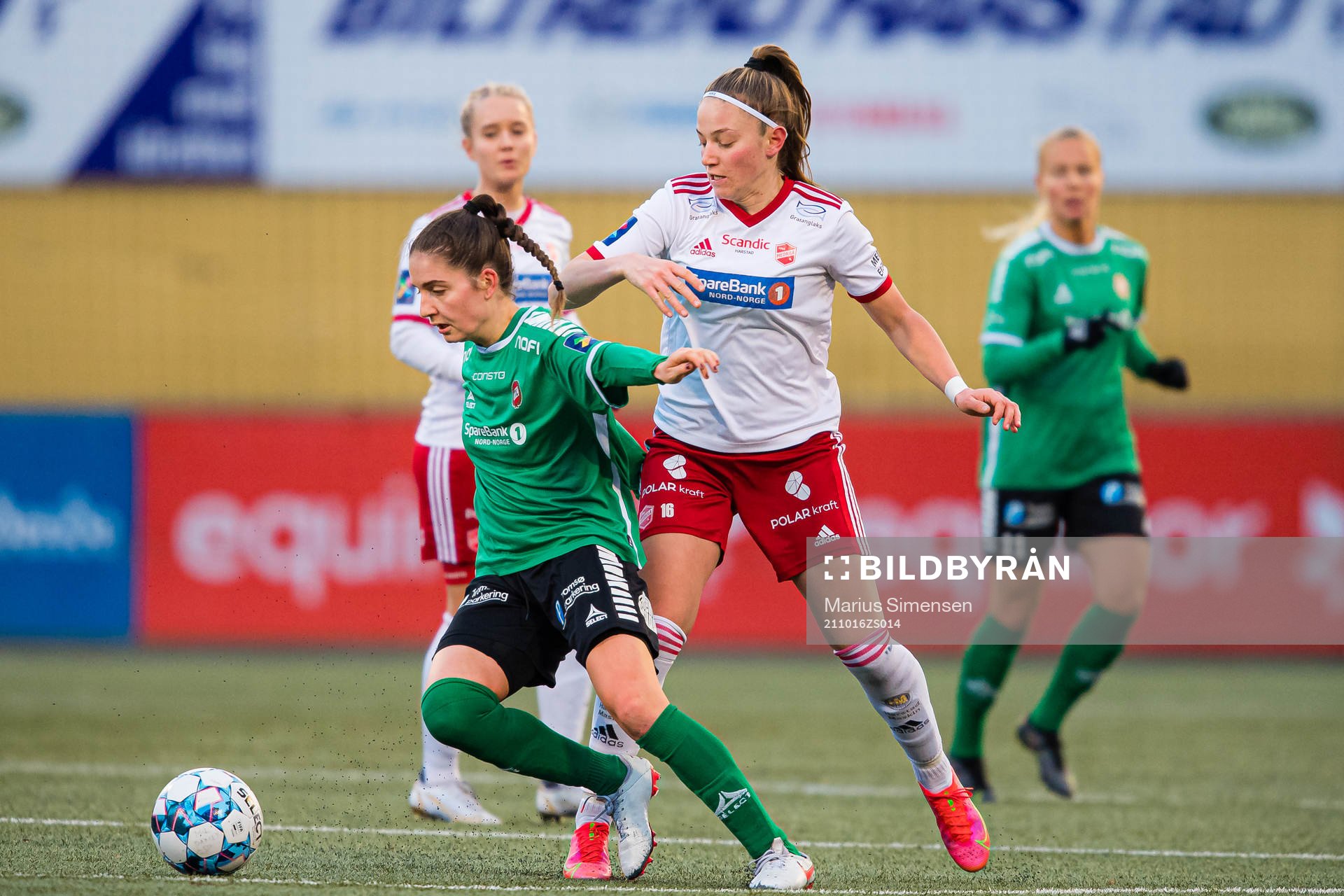 Naina Maria Inauen of Fløya and Jelena Karlicic of Medkila
