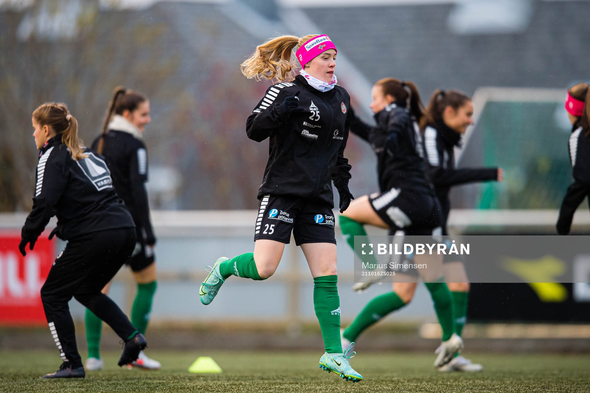 Ina Birkelund of Fløya warms up