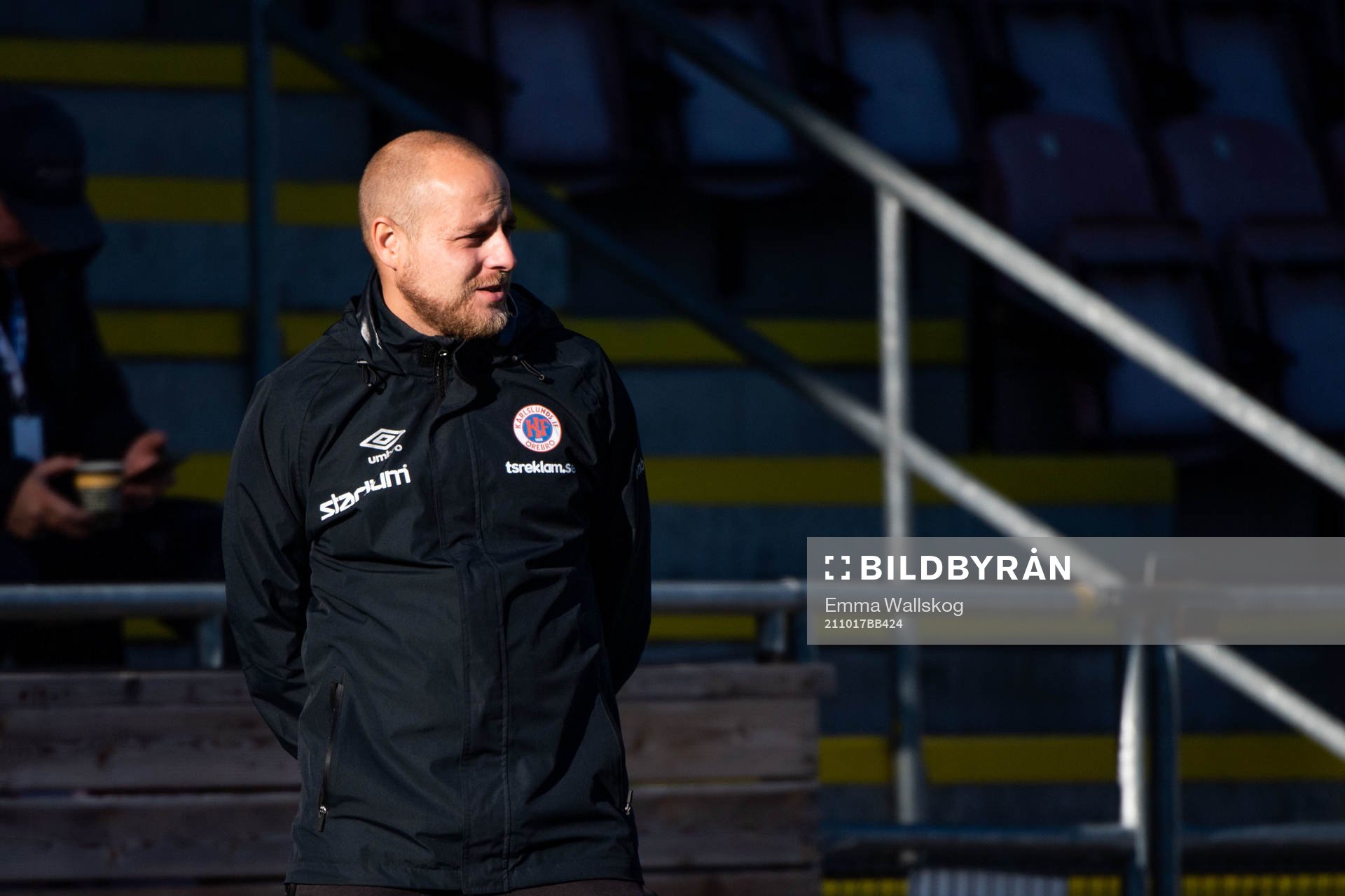 Örebros tränare Rickard Johansson innan fotbollsmatchen i