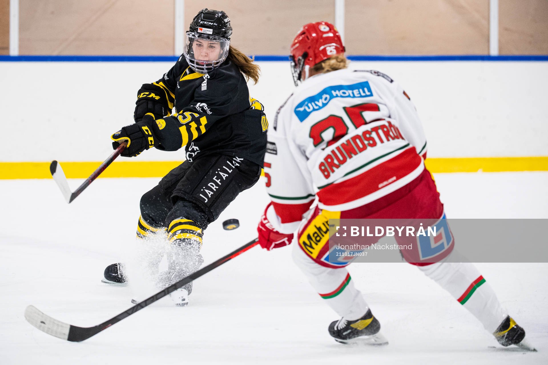 s Lindsey Donovan och Modos Maja Grundström