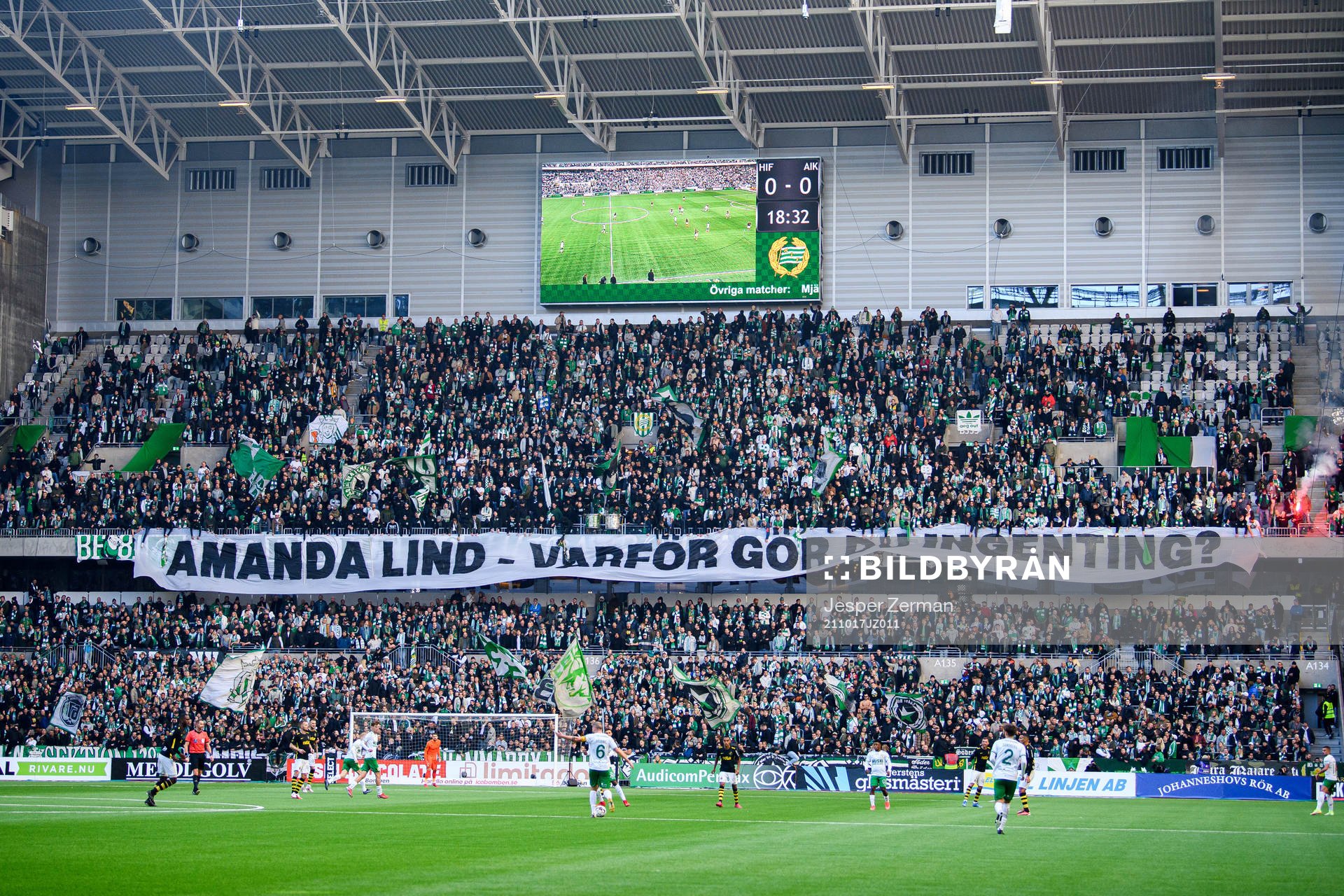 Hammarbys supportrar med en banderoll
