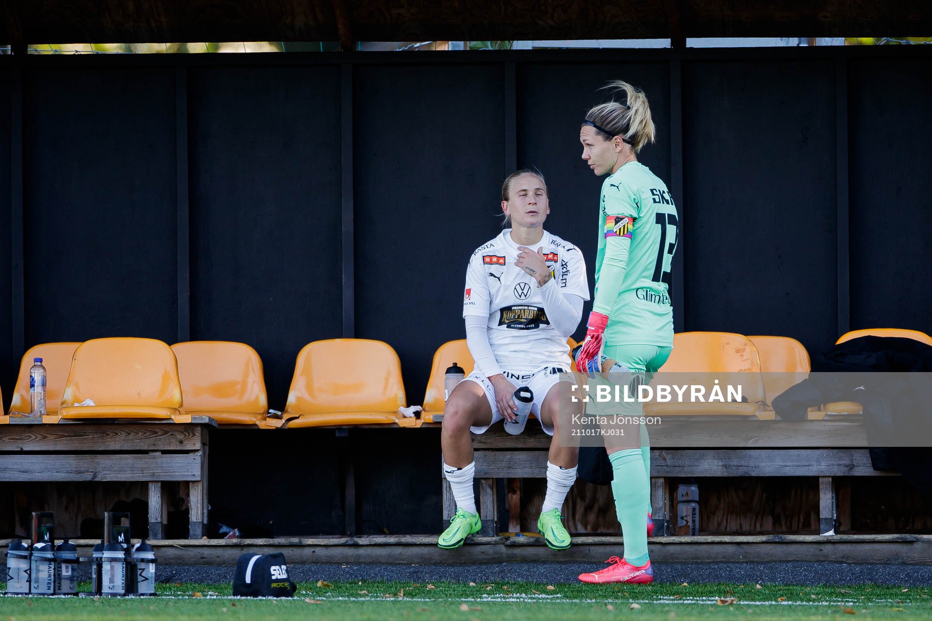 Häckens målvakt Jennifer Falk deppar