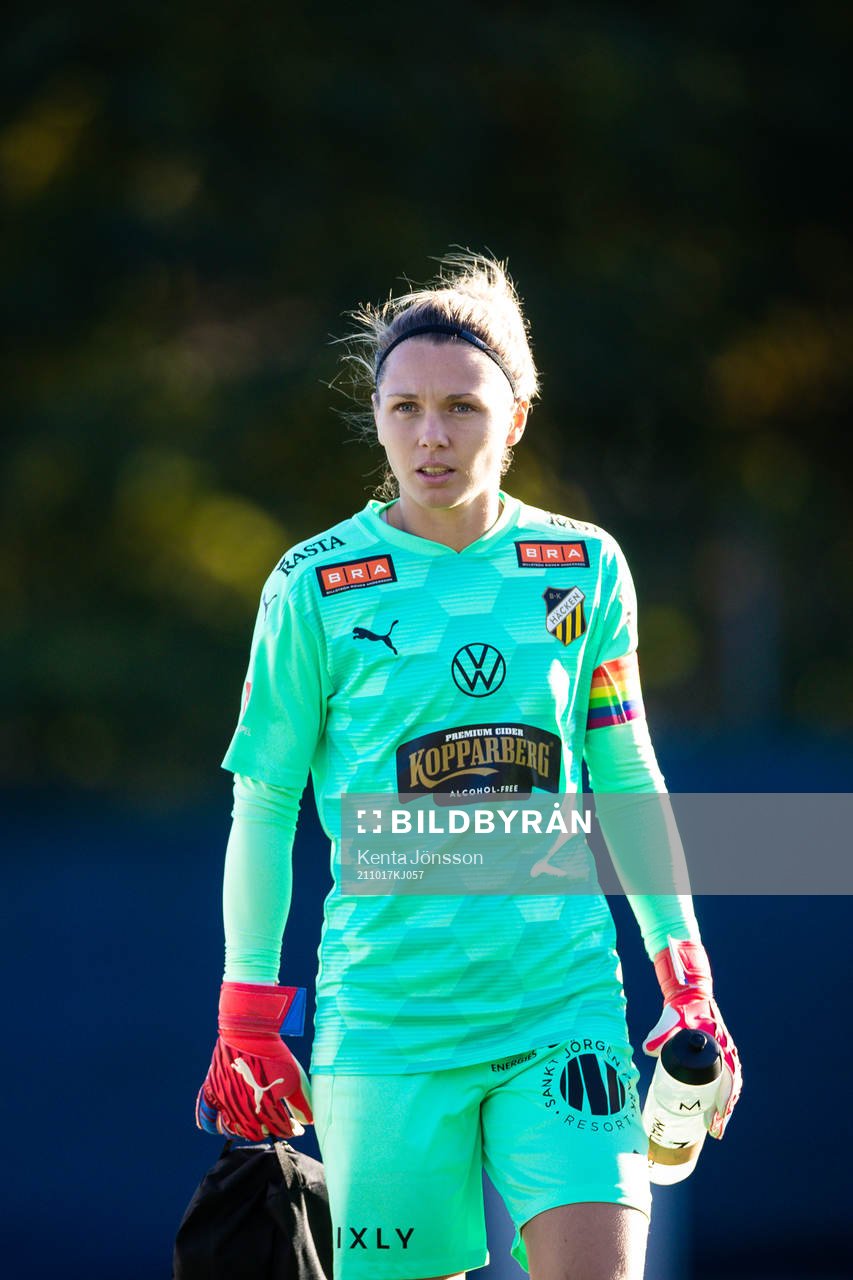 Häckens målvakt Jennifer Falk deppar