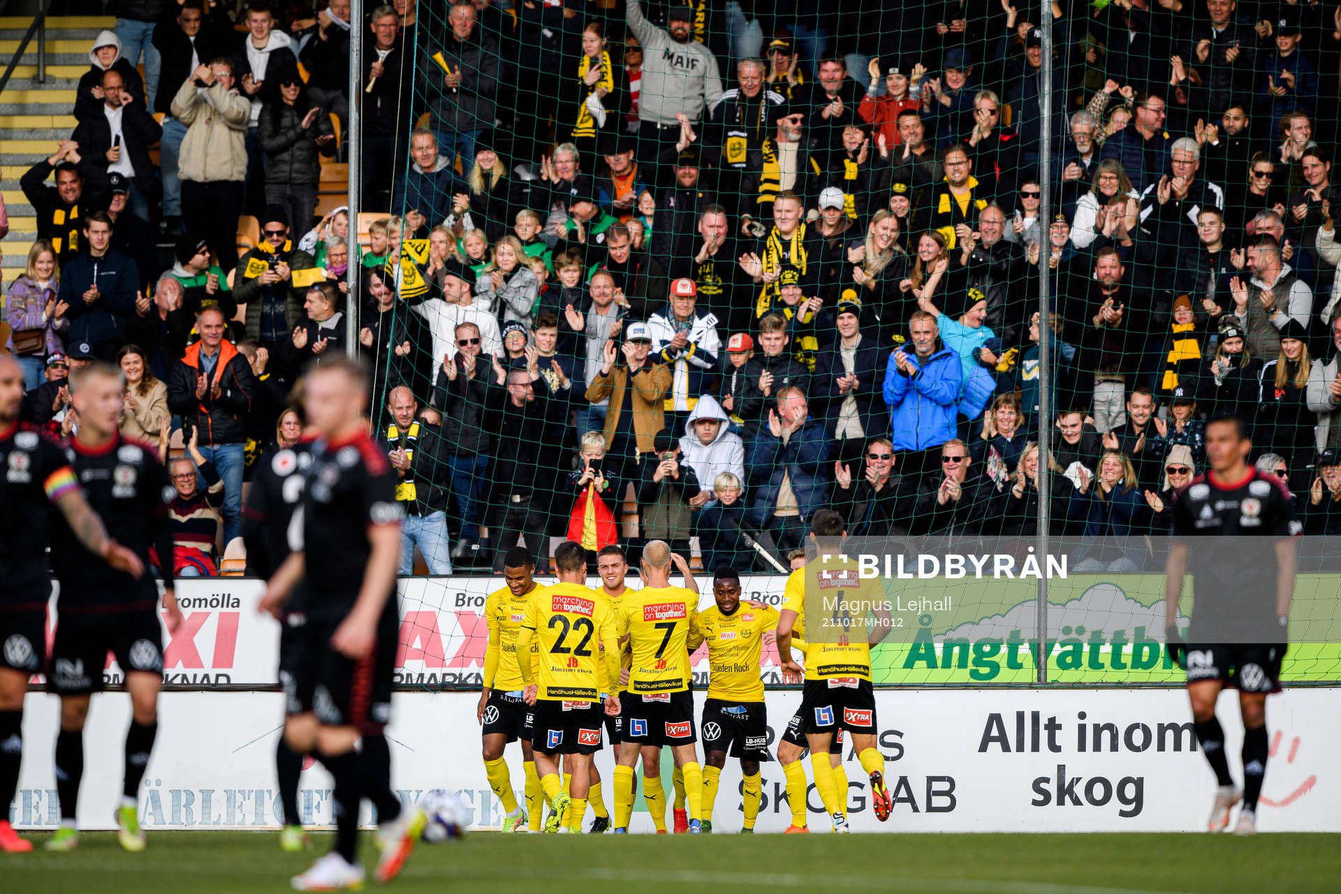 Mjällbys Elias Andersson jublar