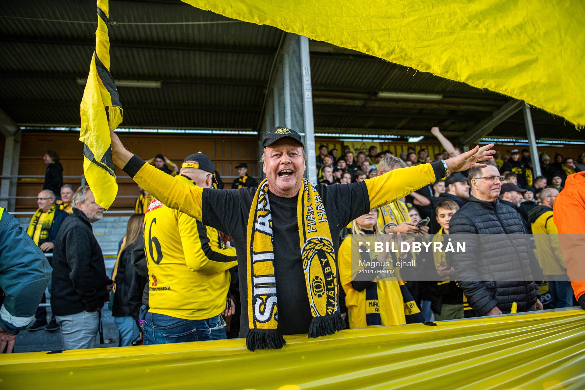 Mjällby supporter jublar