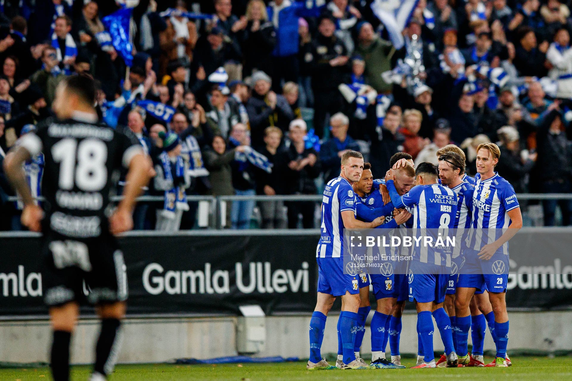 IFK Göteborgs spelare jublar med Oscar Wendt